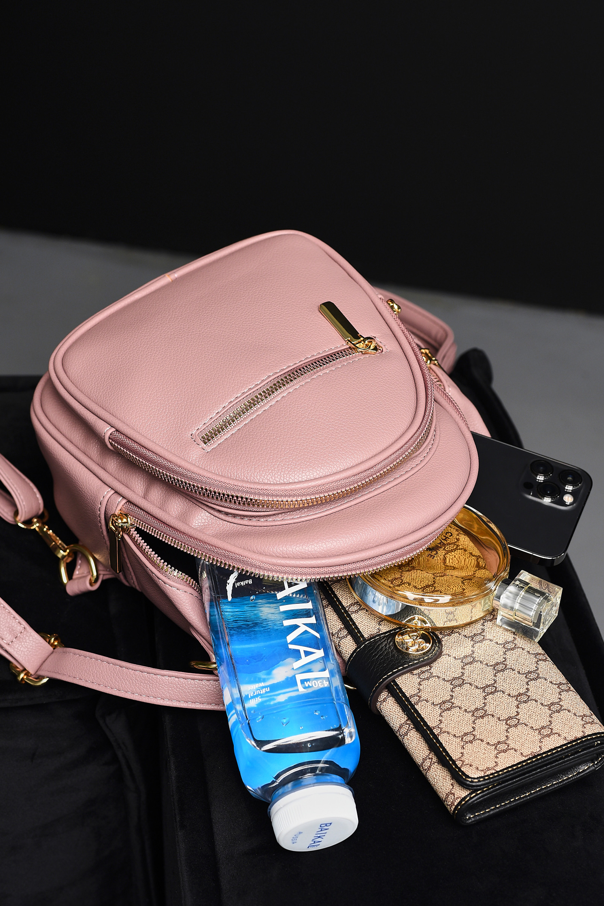 Съемка сумок, кошельков, рюкзаков и других аксессуаров. Предметный контент — фотограф в Саратове Юлия