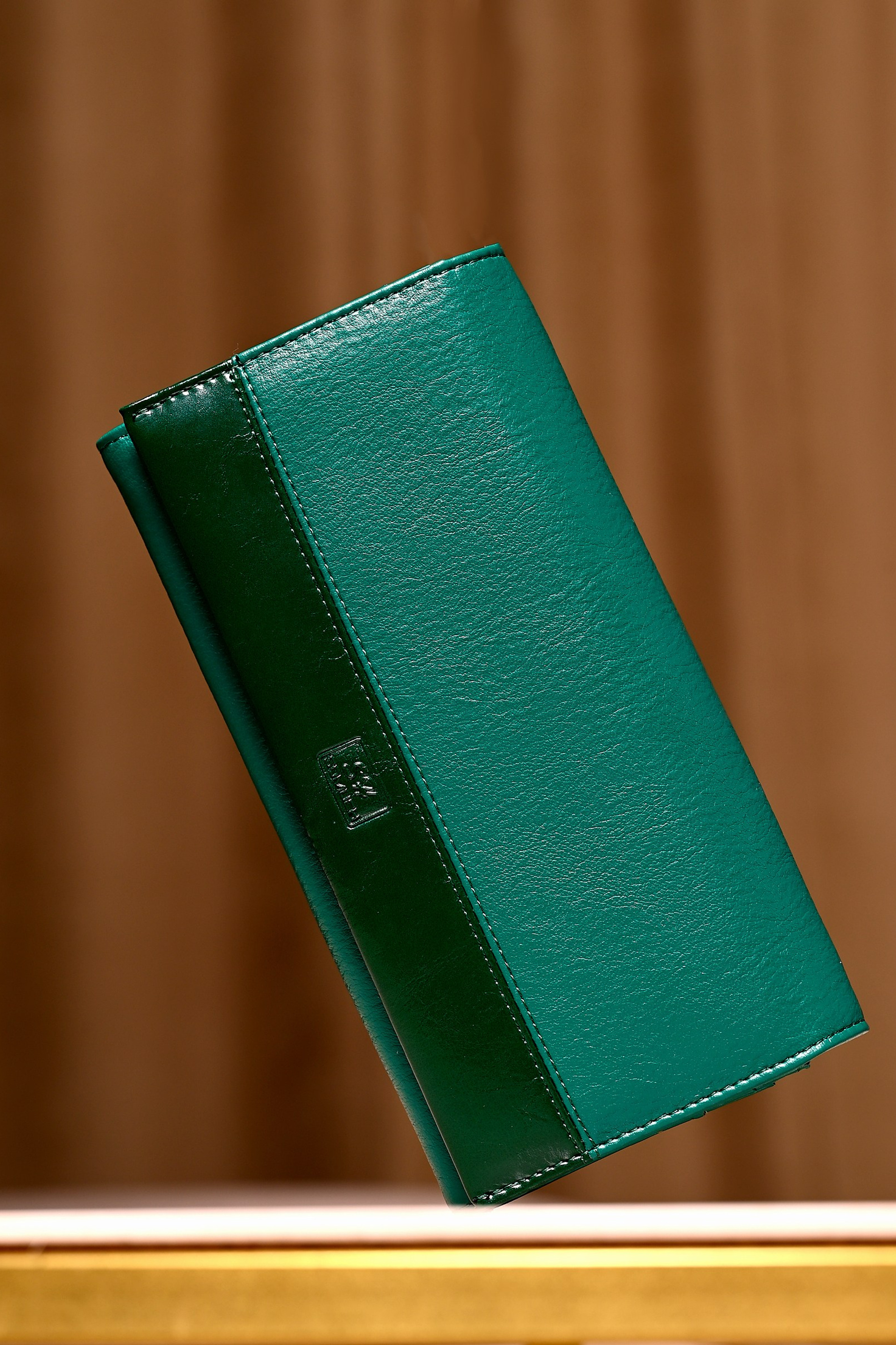 Съемка сумок, кошельков, рюкзаков и других аксессуаров. Предметный контент — фотограф в Саратове Юлия