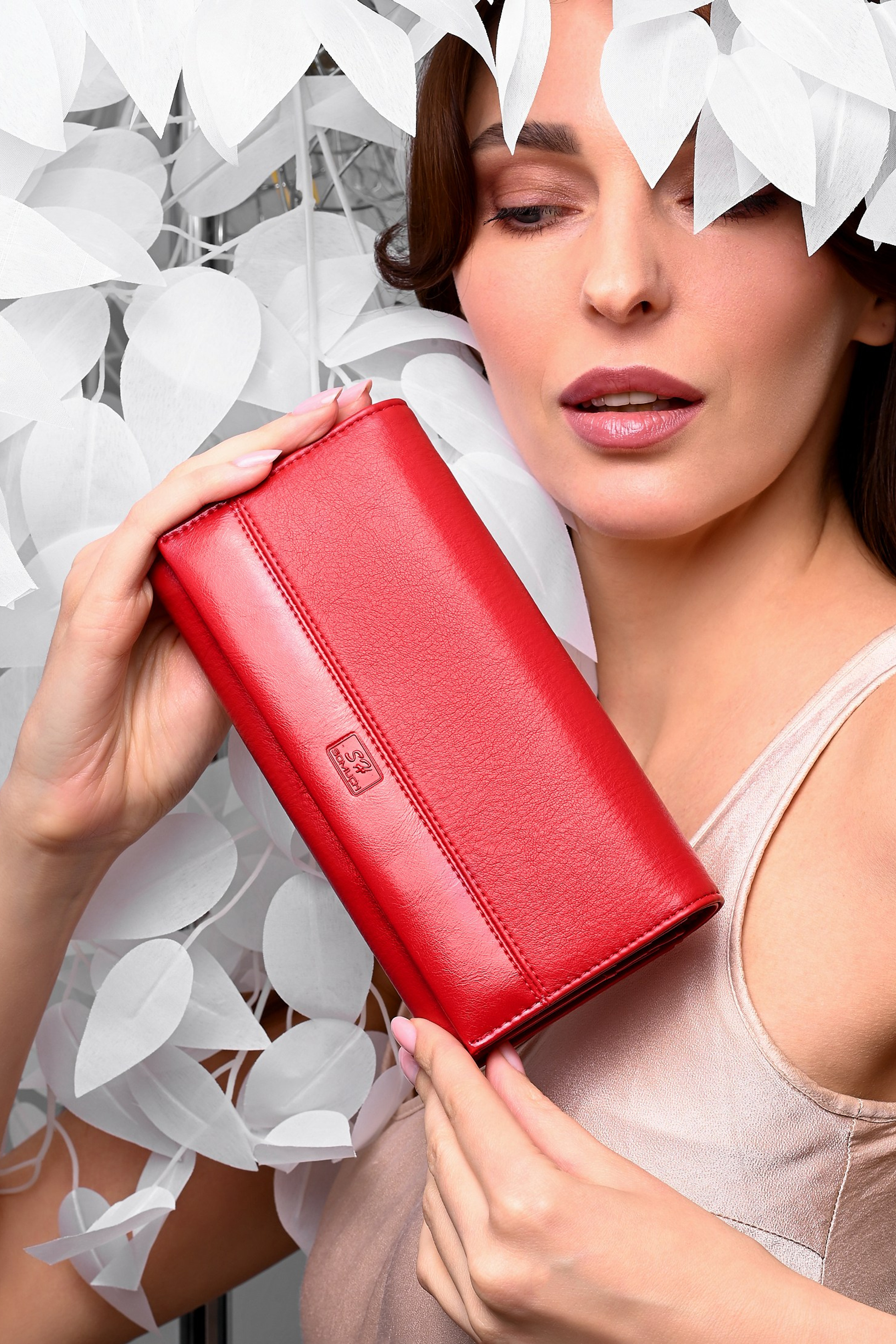 Съемка сумок, кошельков, рюкзаков и других аксессуаров. Предметный контент — фотограф в Саратове Юлия