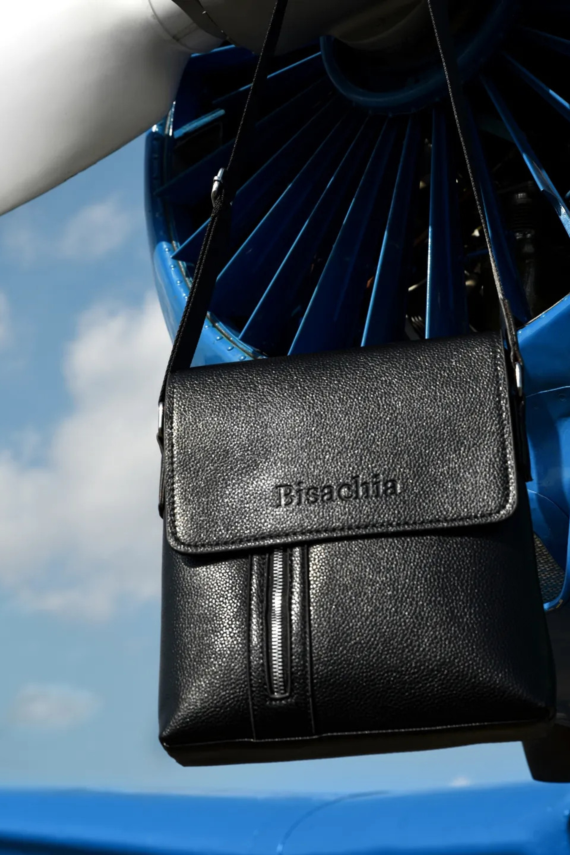 Съемка сумок, кошельков, рюкзаков и других аксессуаров. Предметный контент — фотограф в Саратове Юлия