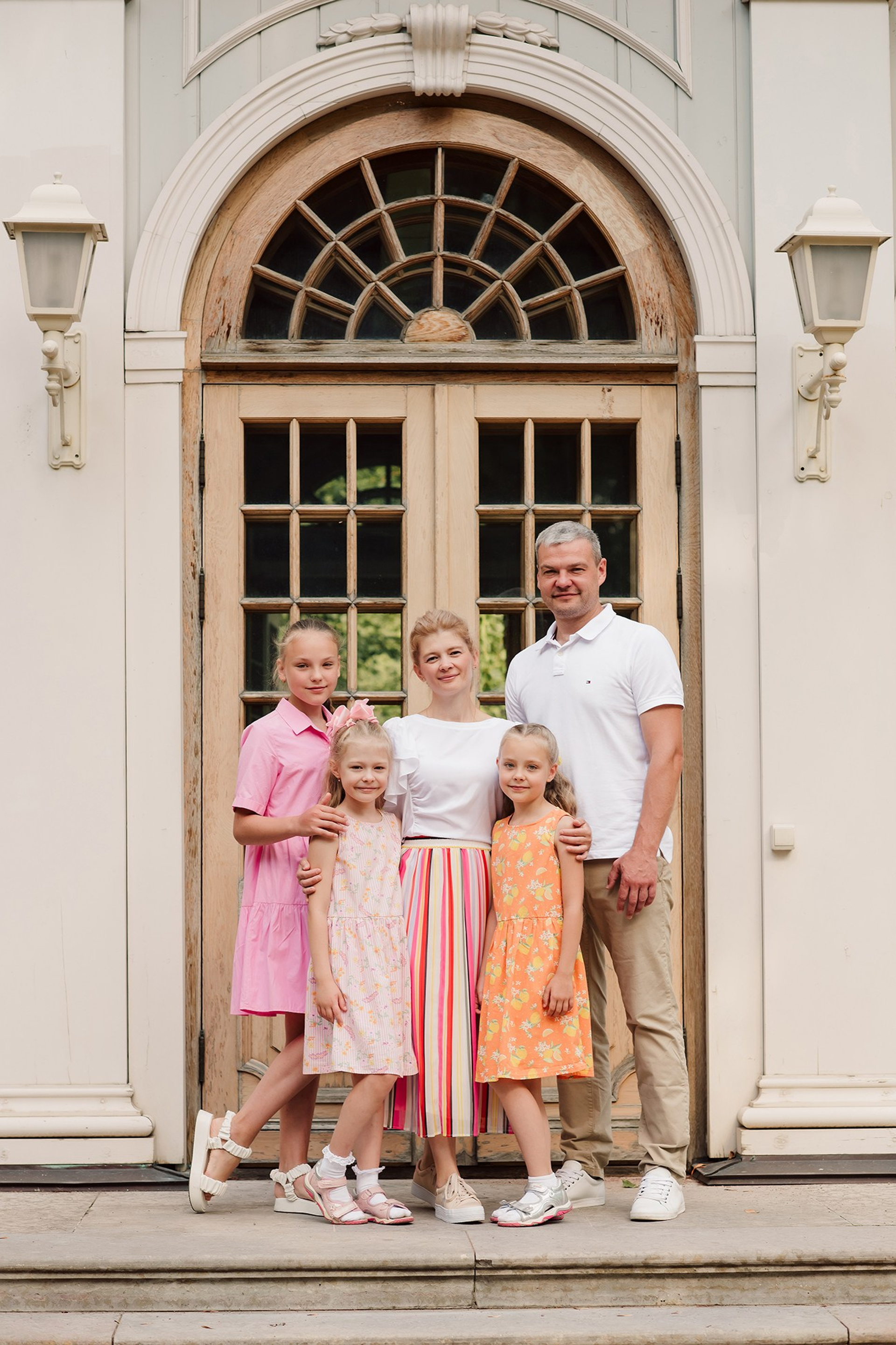 Семейная прогулка. Летний сад.