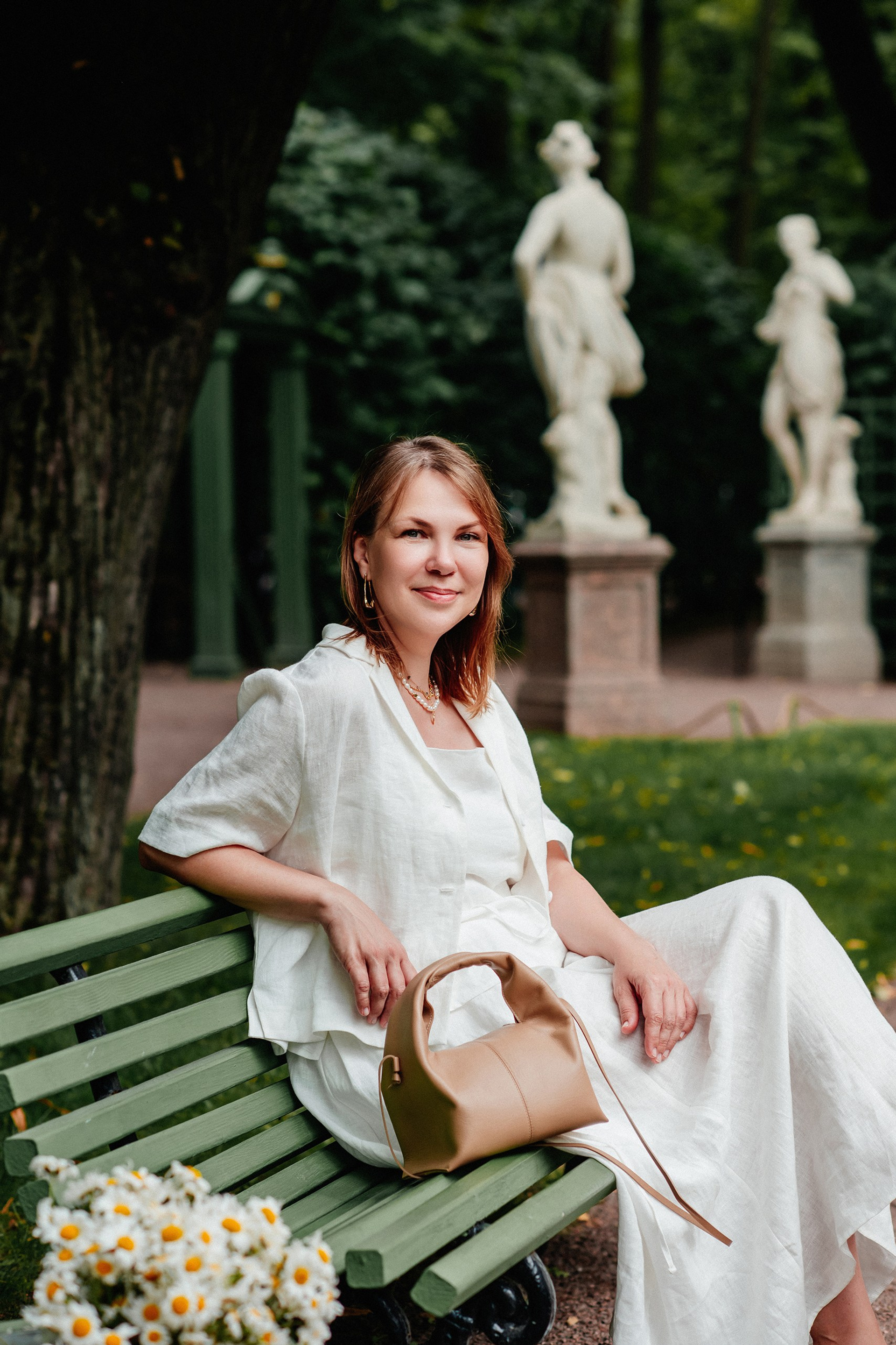 Лариса и Соня. Летний сад.