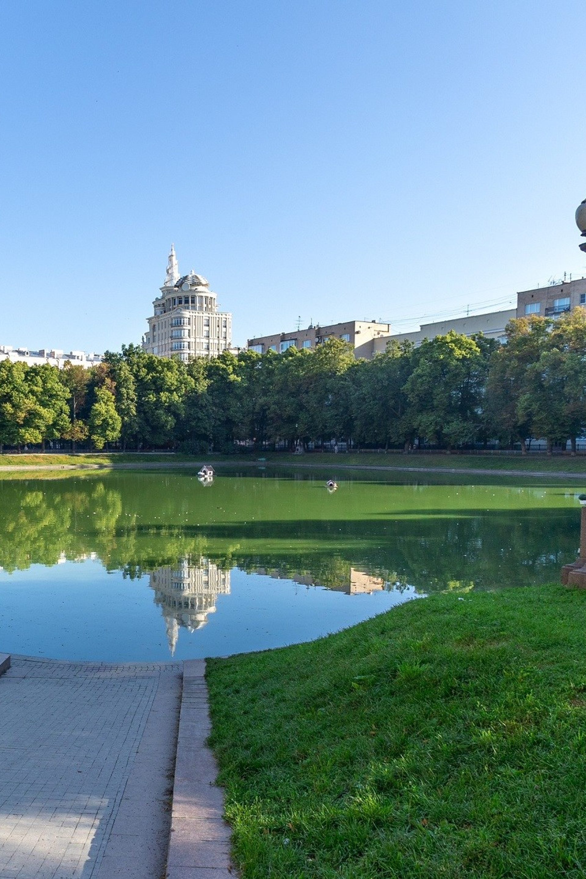 Патриаршие пруды Москва