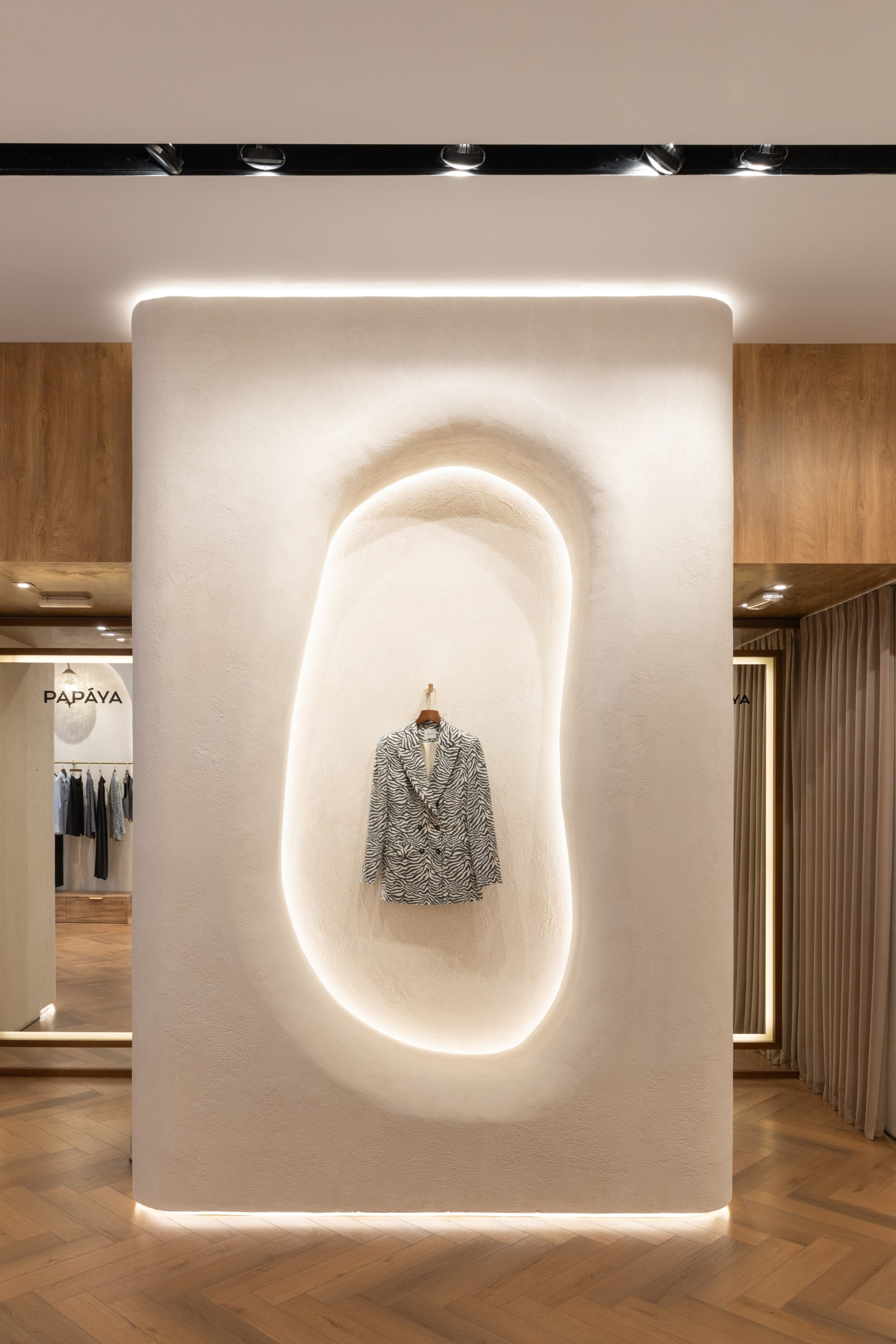 Флагманский магазин одежды, бренд PAPAYA ТЦ Сити, г. Краснодар