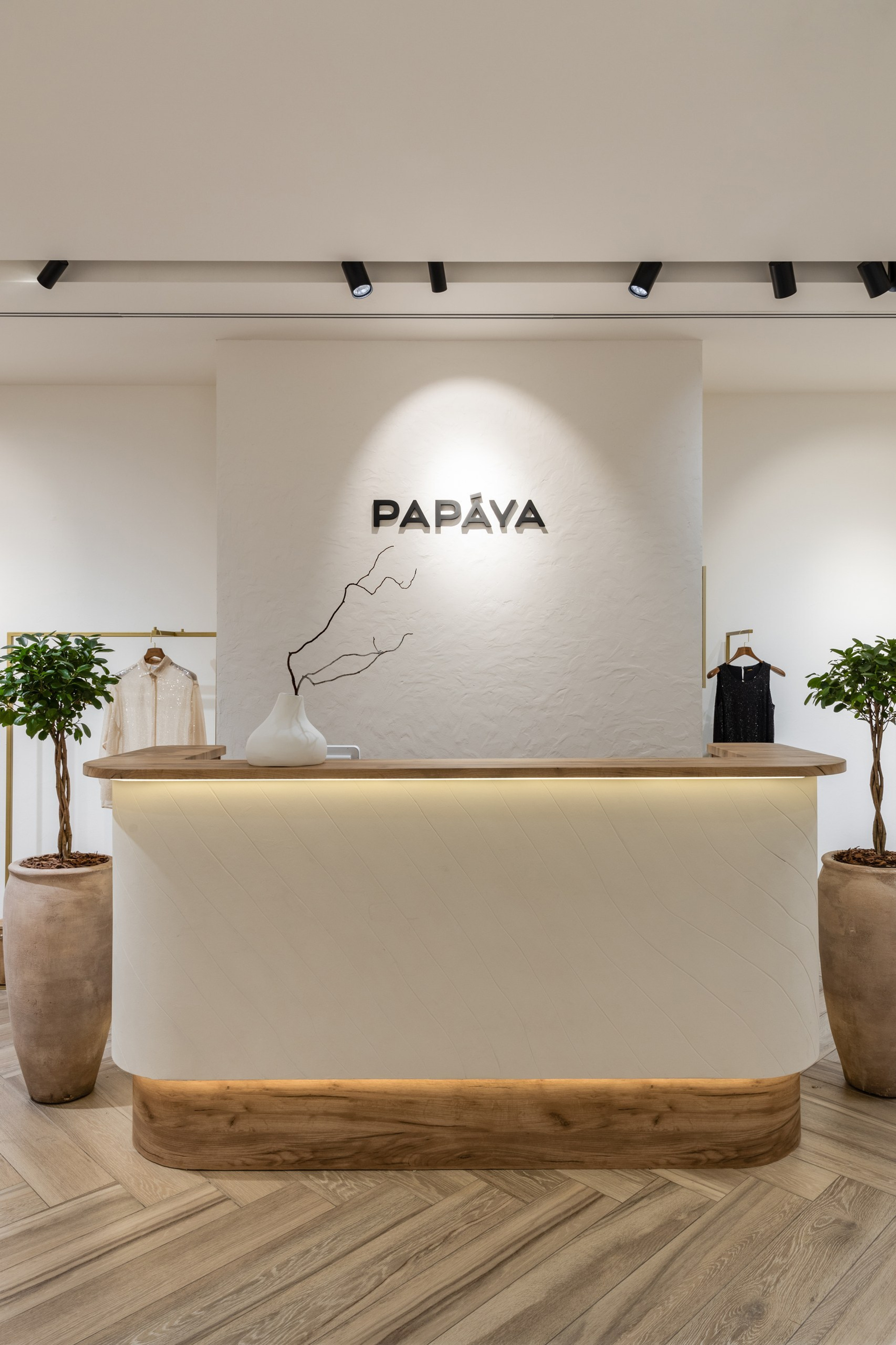 Магазин одежды, бренд PAPAYA ТЦ Горизонт, г. Ростов —на- Дону