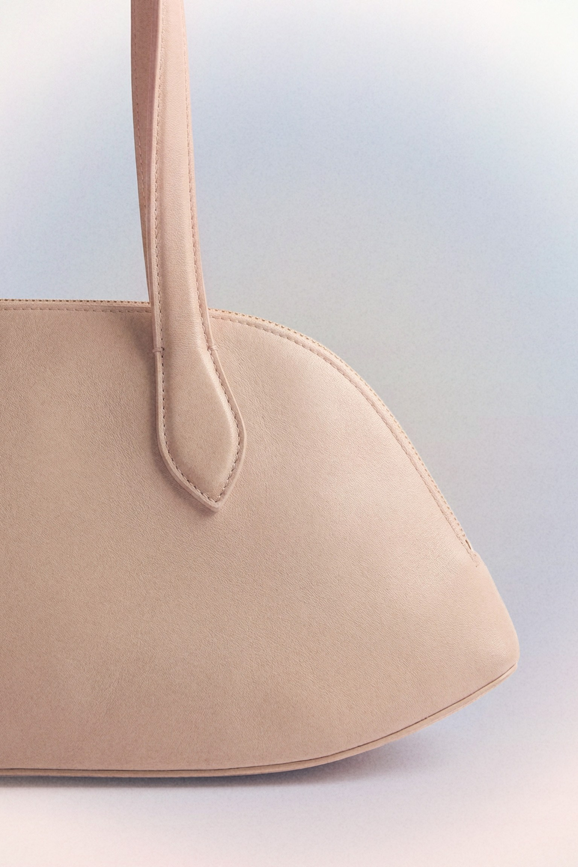 Aesther Ekme Bag. Ekaterina, AI Visual Director