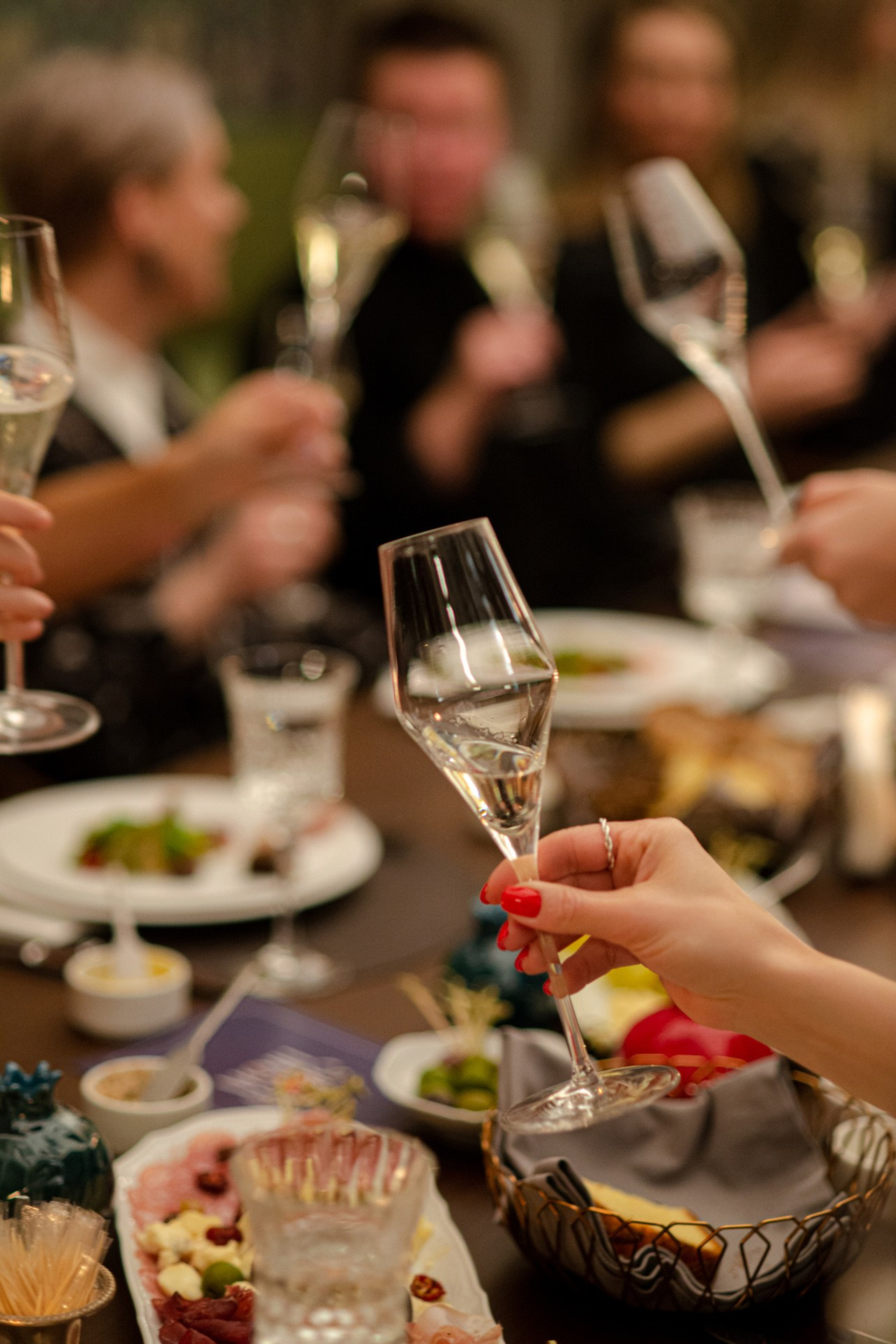 CHAMPAGNE SOIREE ANTENNA DAILY — Siesta Fiesta