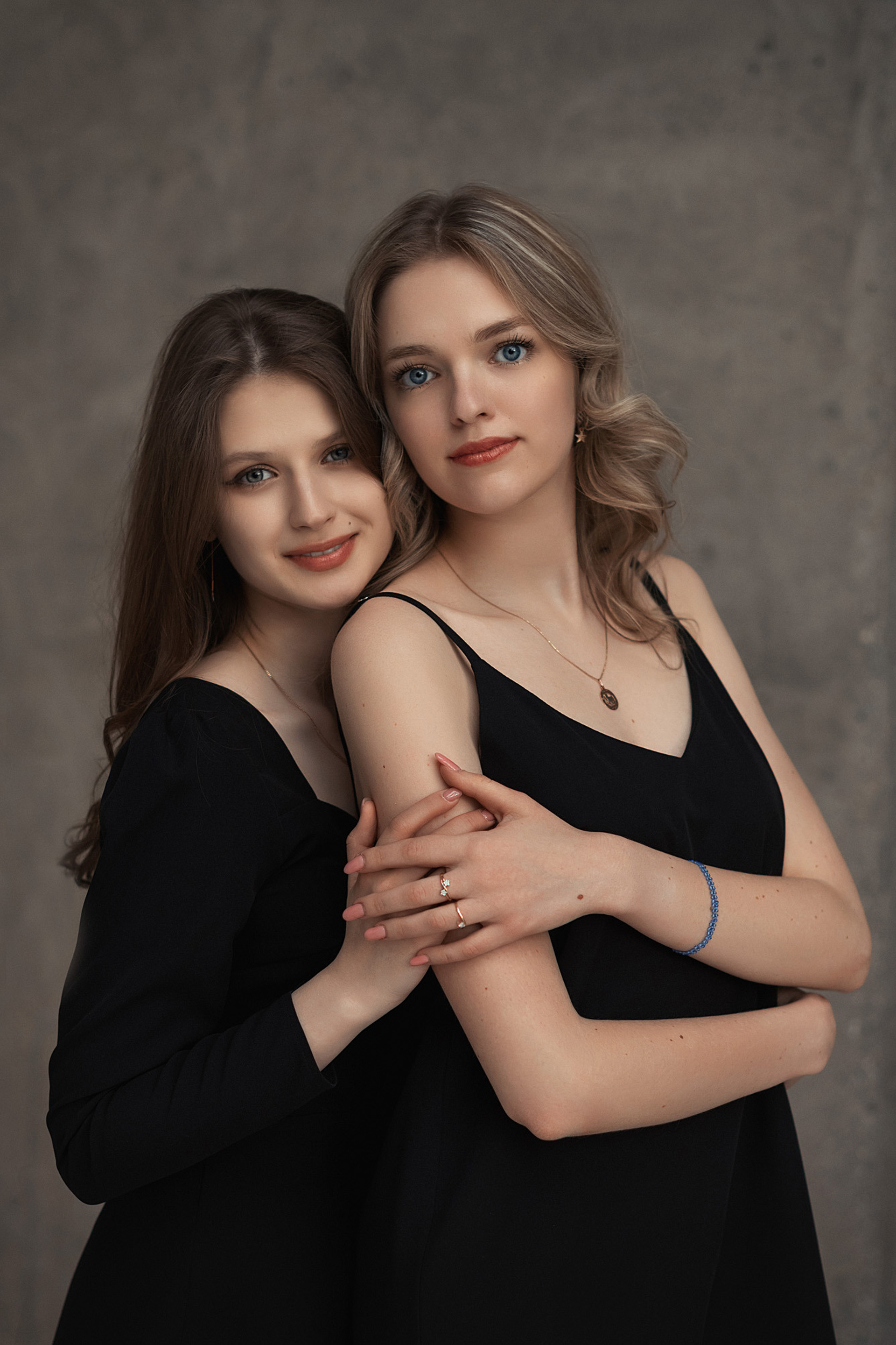 Настя и Лиза