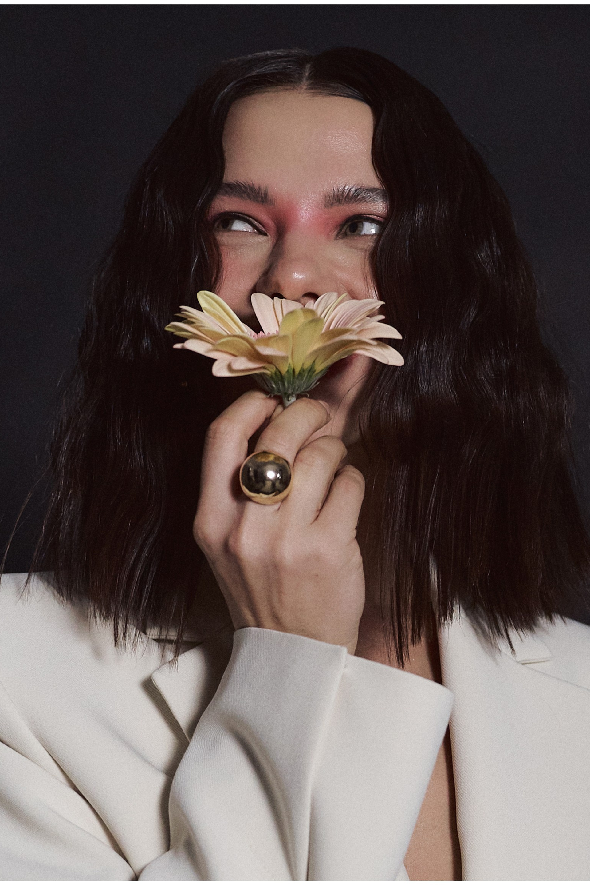 «Earth laughs in flowers.» @_moyami