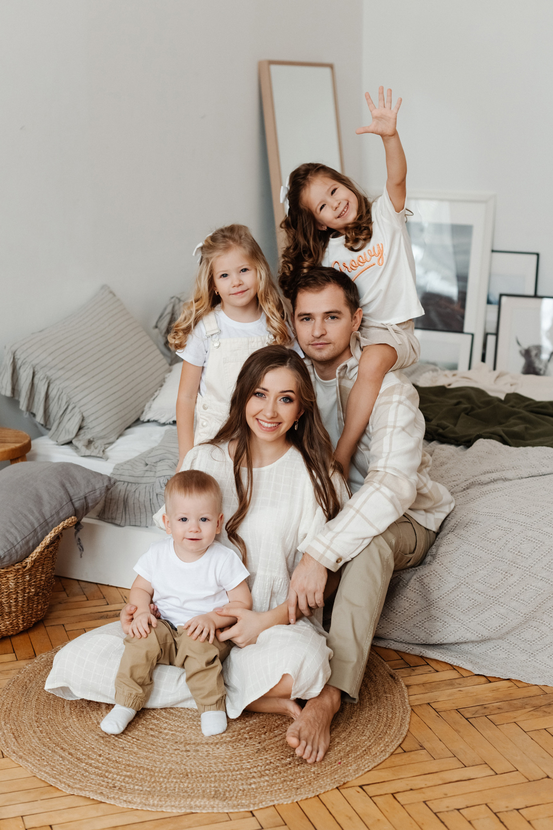 АНЯ С СЕМЬЕЙ