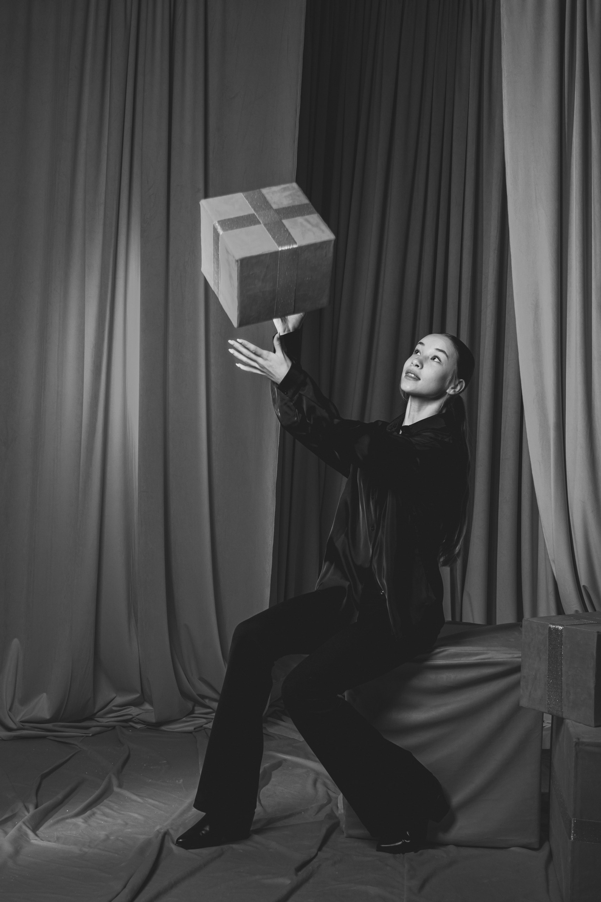 Новогодняя фотосессия с гирляндами в студии