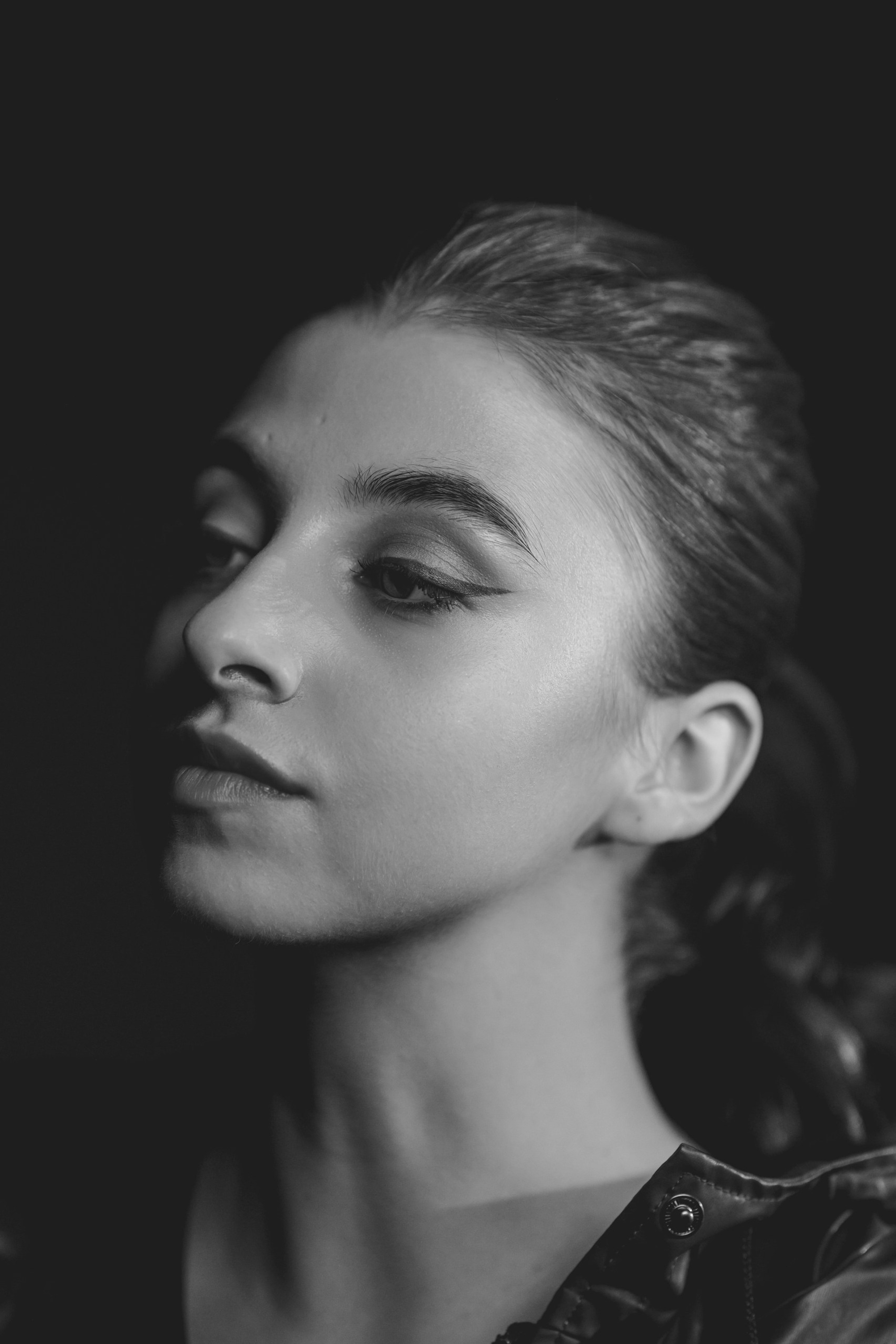 Семейная новогодняя фотосессия матери и дочери в студии