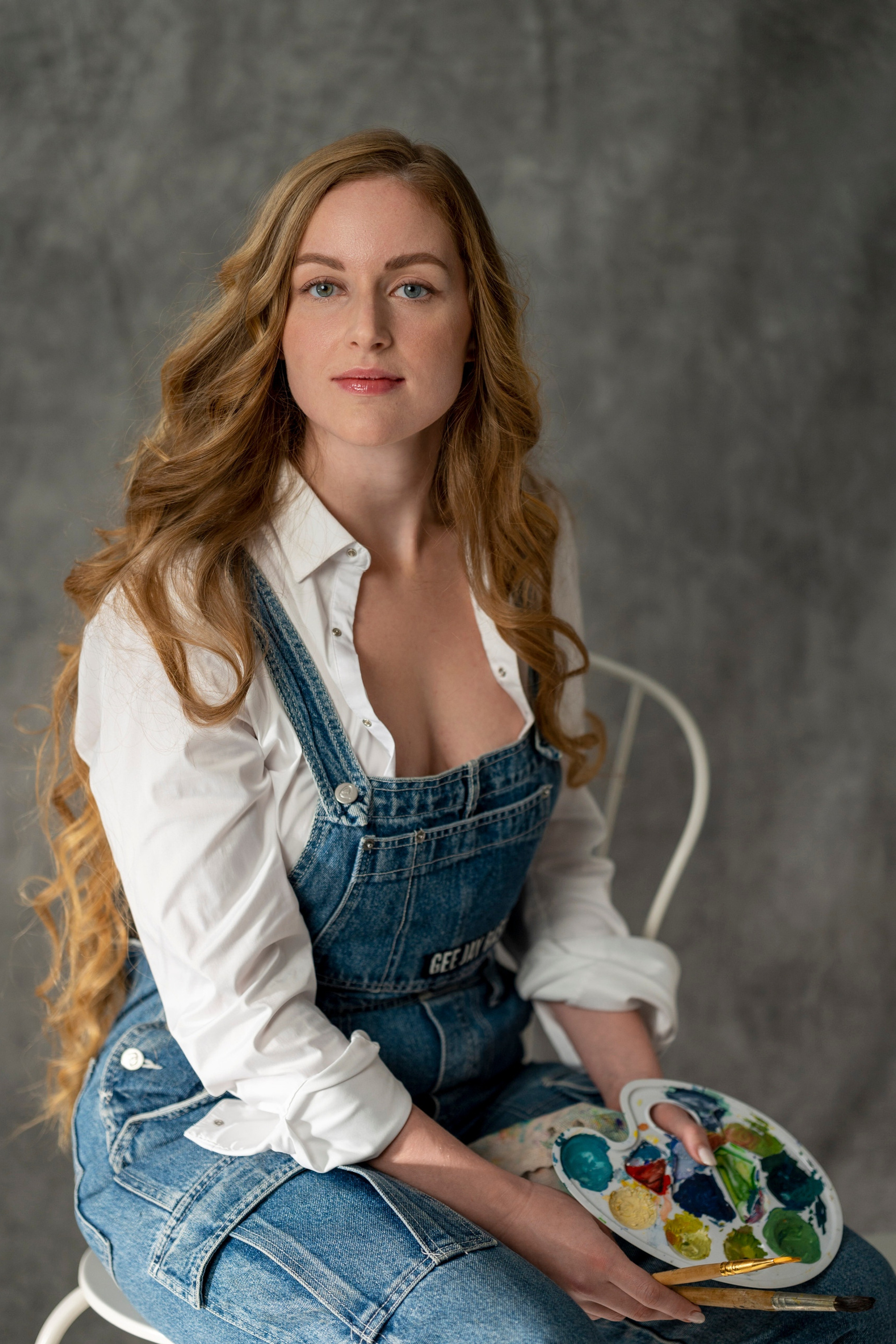 Фотосессия девушки в вечернем изумрудном платье