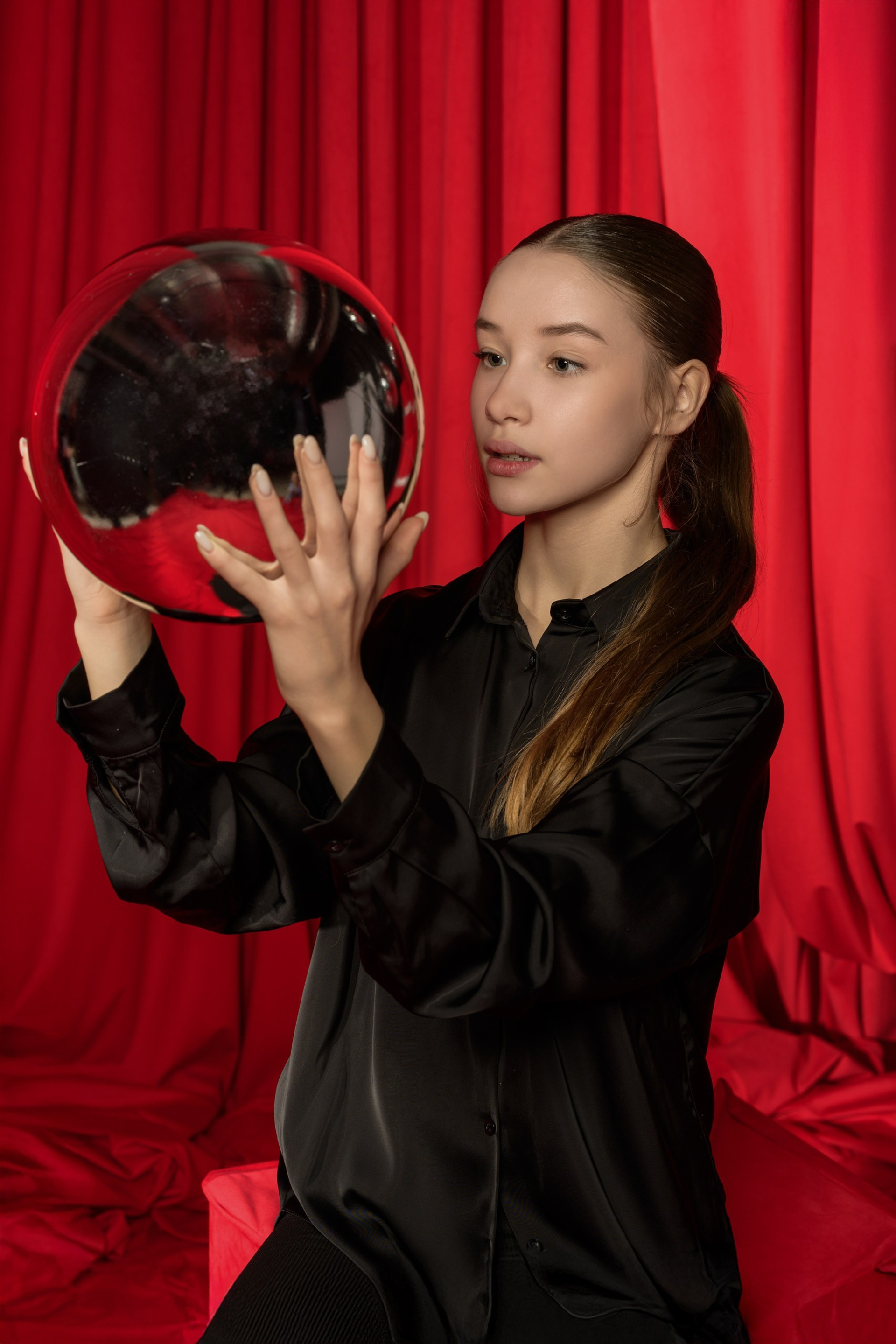 Новогодняя фотосессия с гирляндами в студии