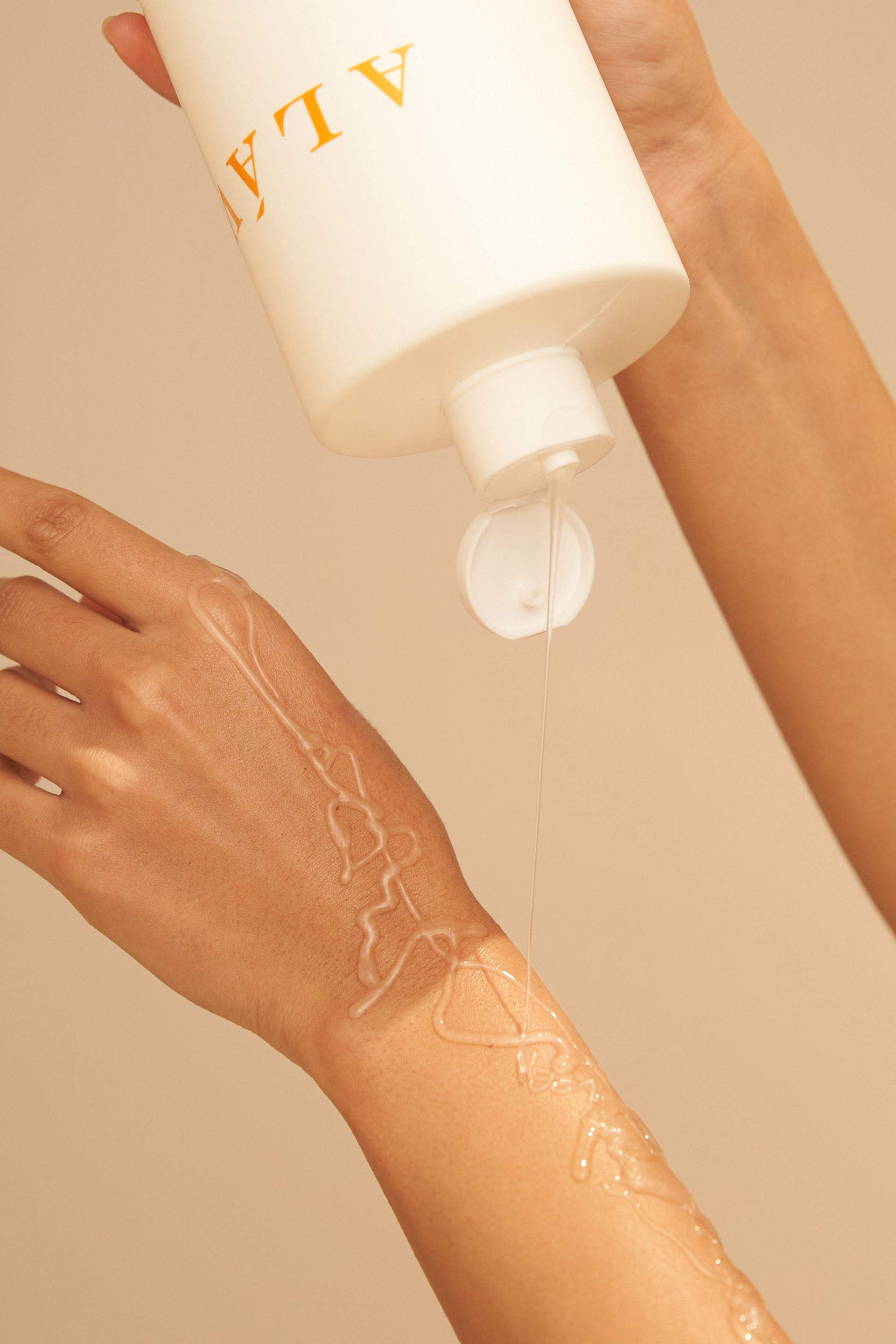 Организация и проведение съемки каталога одежды на модели в Москве для маркетплейсов и соцсетей