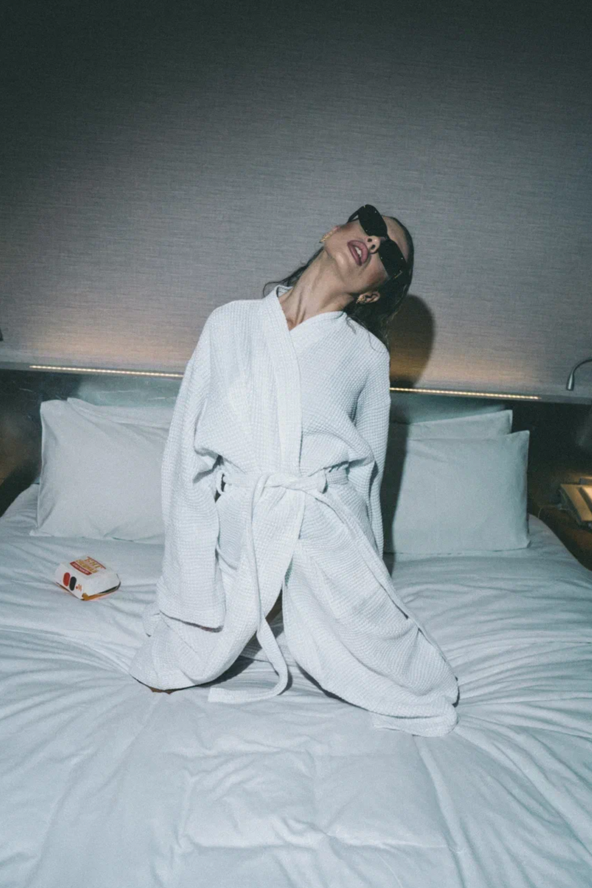 Ищете, кто организует съемку одежды? Фотографы Москвы — предметная съемка каталогов под ключ