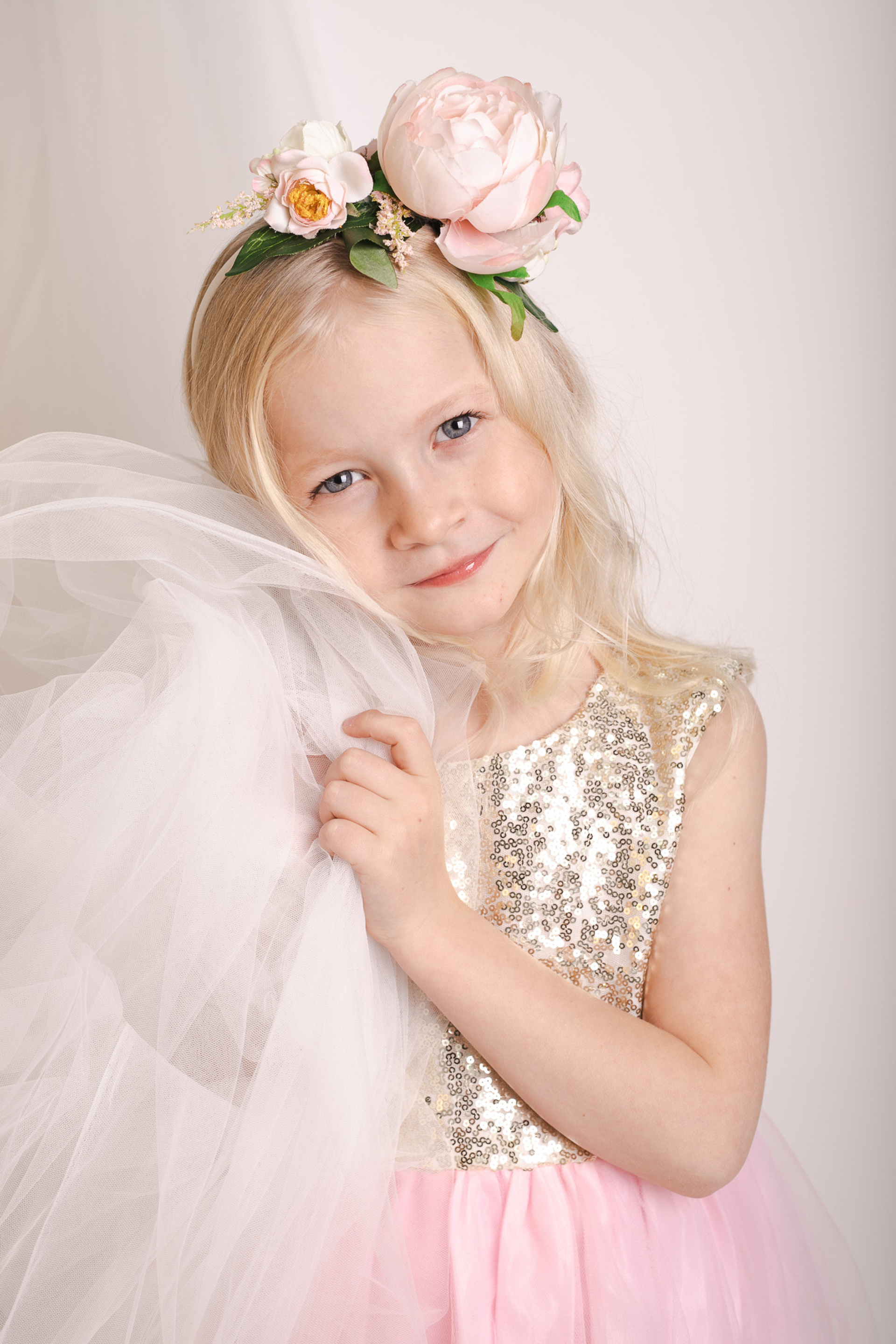 Фотосессии в студии и на природе. Фотограф в Иркутске Тома Кабанова