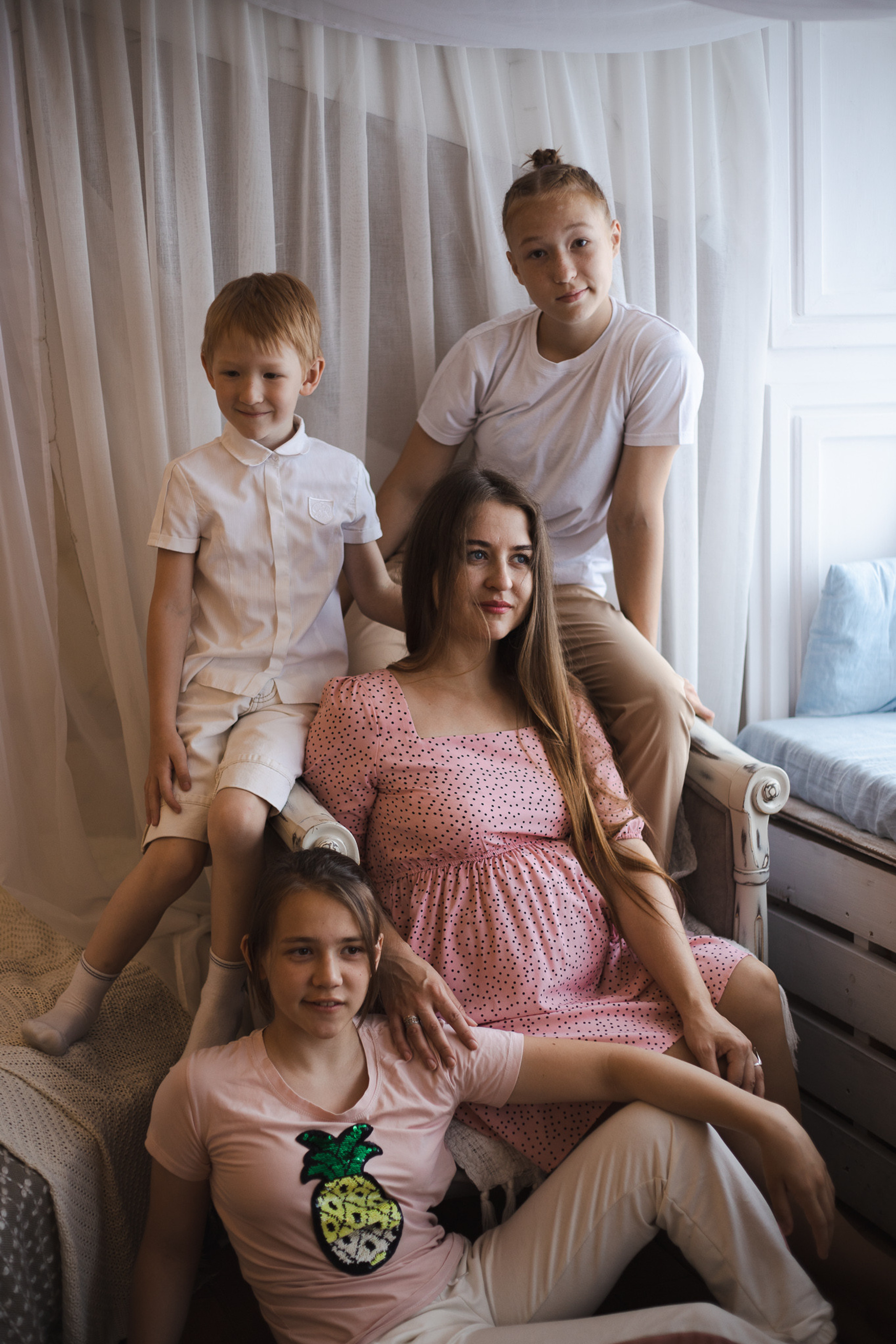 Фотосессии в студии и на природе. Фотограф в Иркутске Тома Кабанова