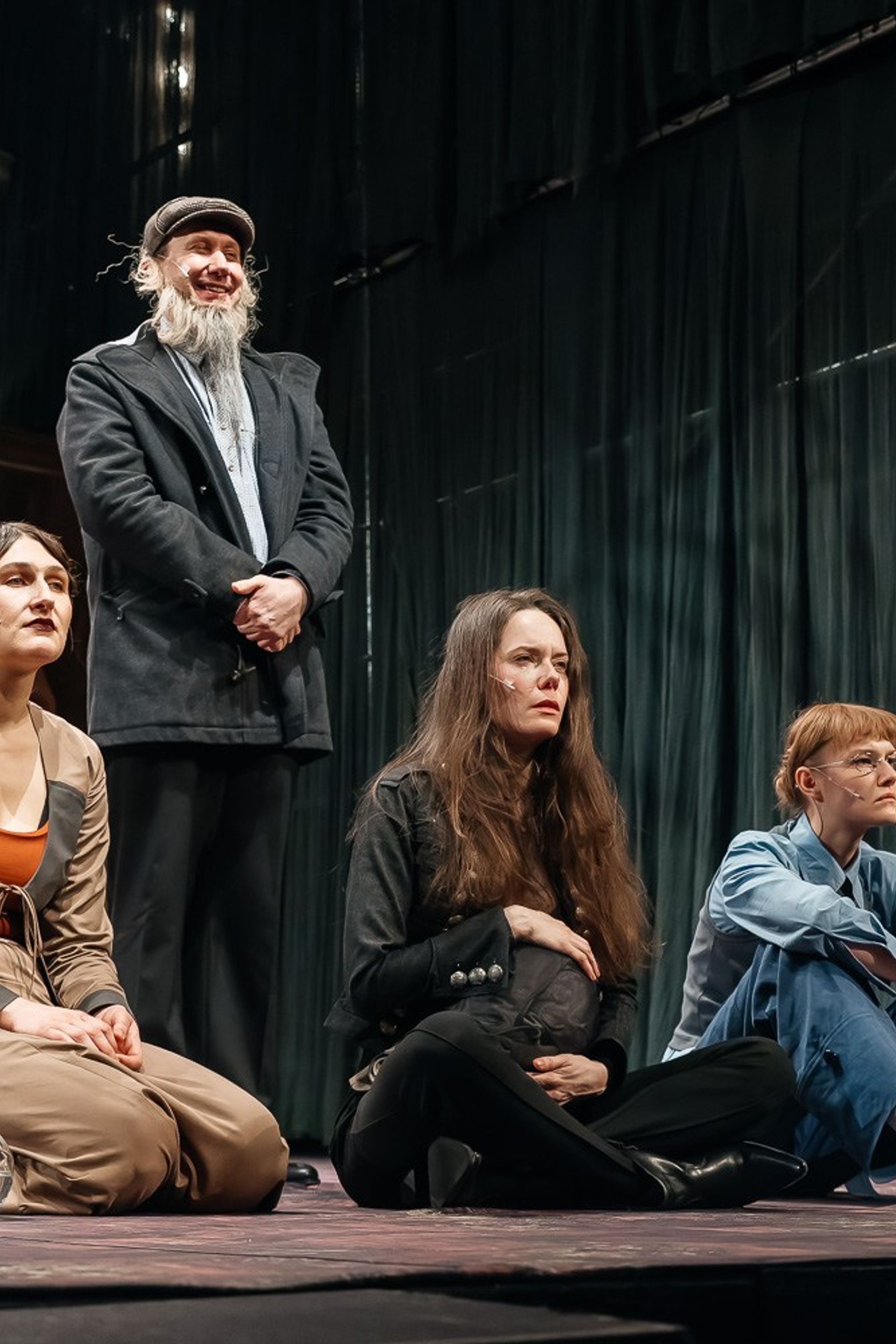 Три сестры, долой уныние, театр на Таганке, реж. Саша Золотовицкий. Фотограф и режиссер Московко Екатерина