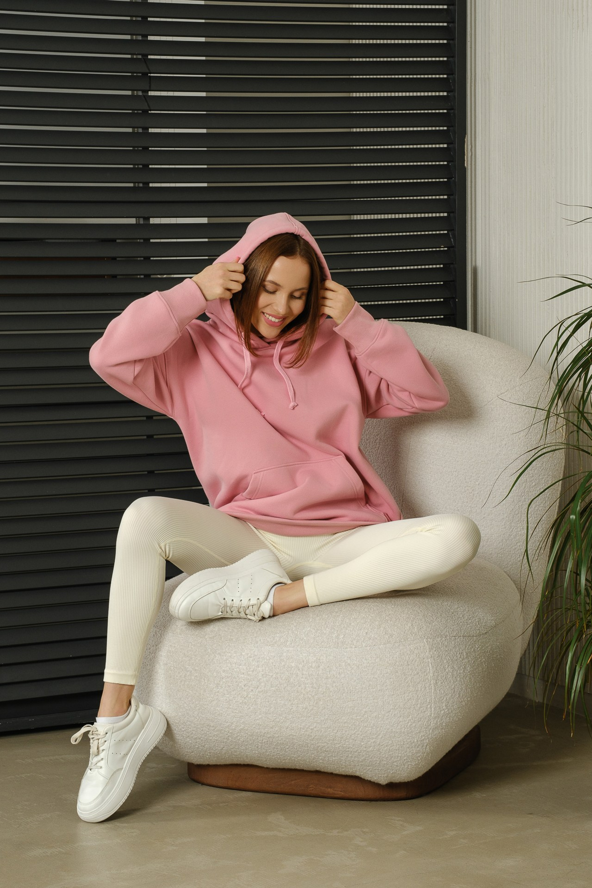 Худи. Фото для маркетплейсов в самых сочных локациях города Сочи