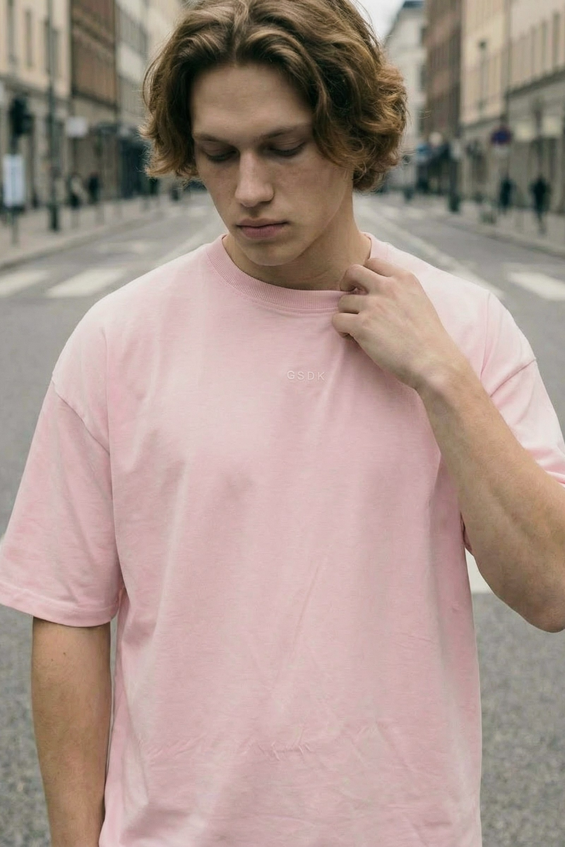 Штаны и футболка. Стрит съемки для маркетплейсов в Сочи | ИИ контент | fashionprod