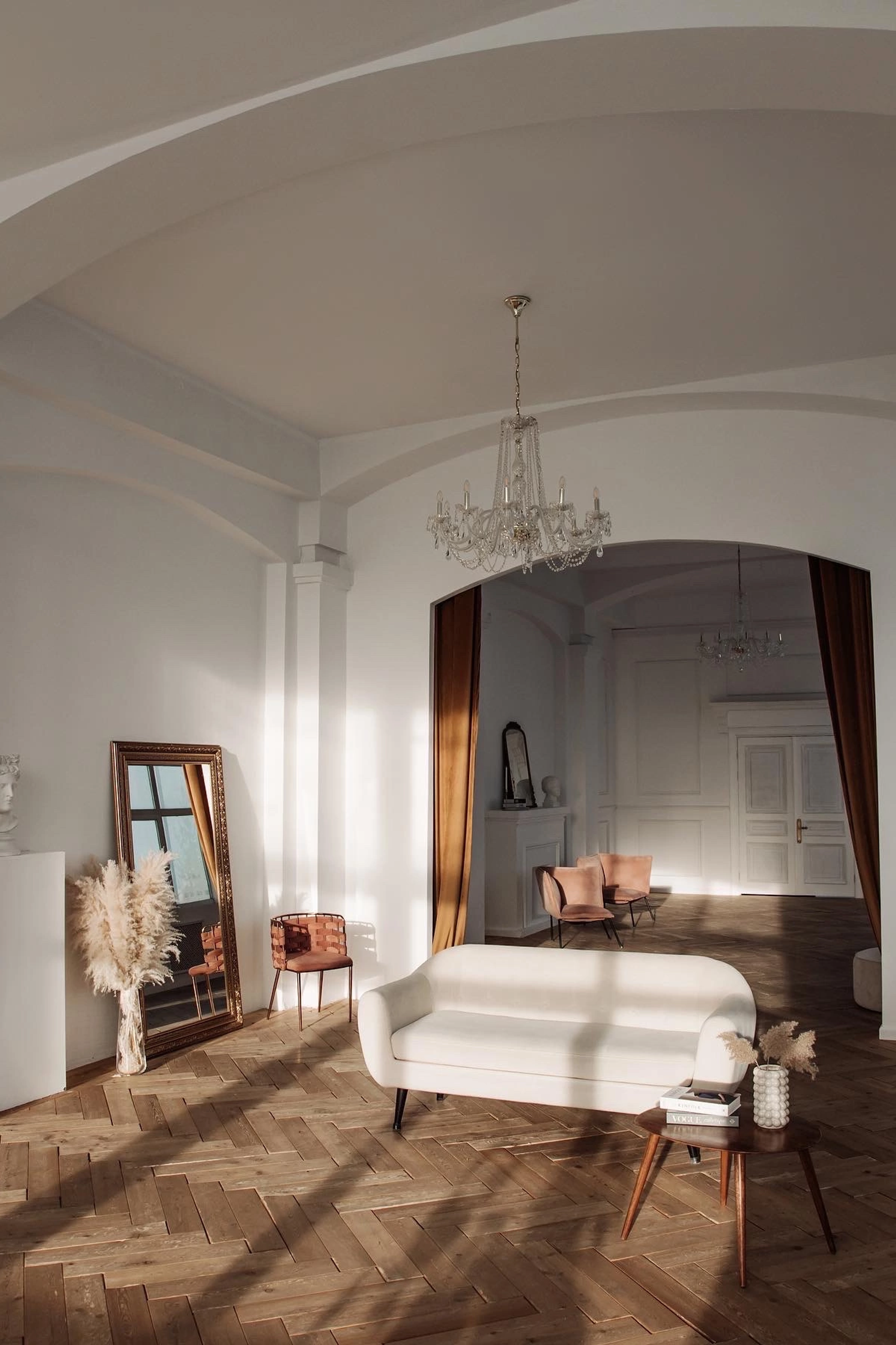 Зал Bohemia. Фото для маркетплейсов в самых сочных локациях города Сочи