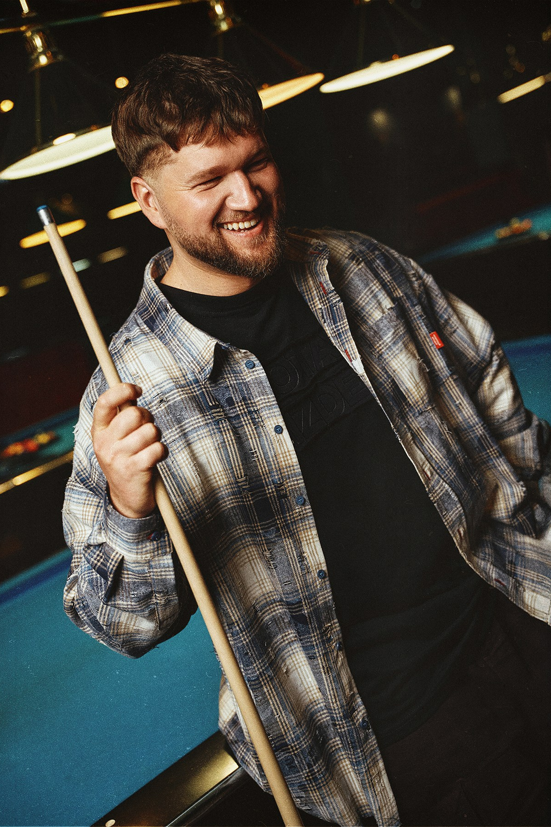 Съёмка мерча Приятного Ильдара. Михаил Евтух — фотограф для брендов и маркетплейсов в Минске