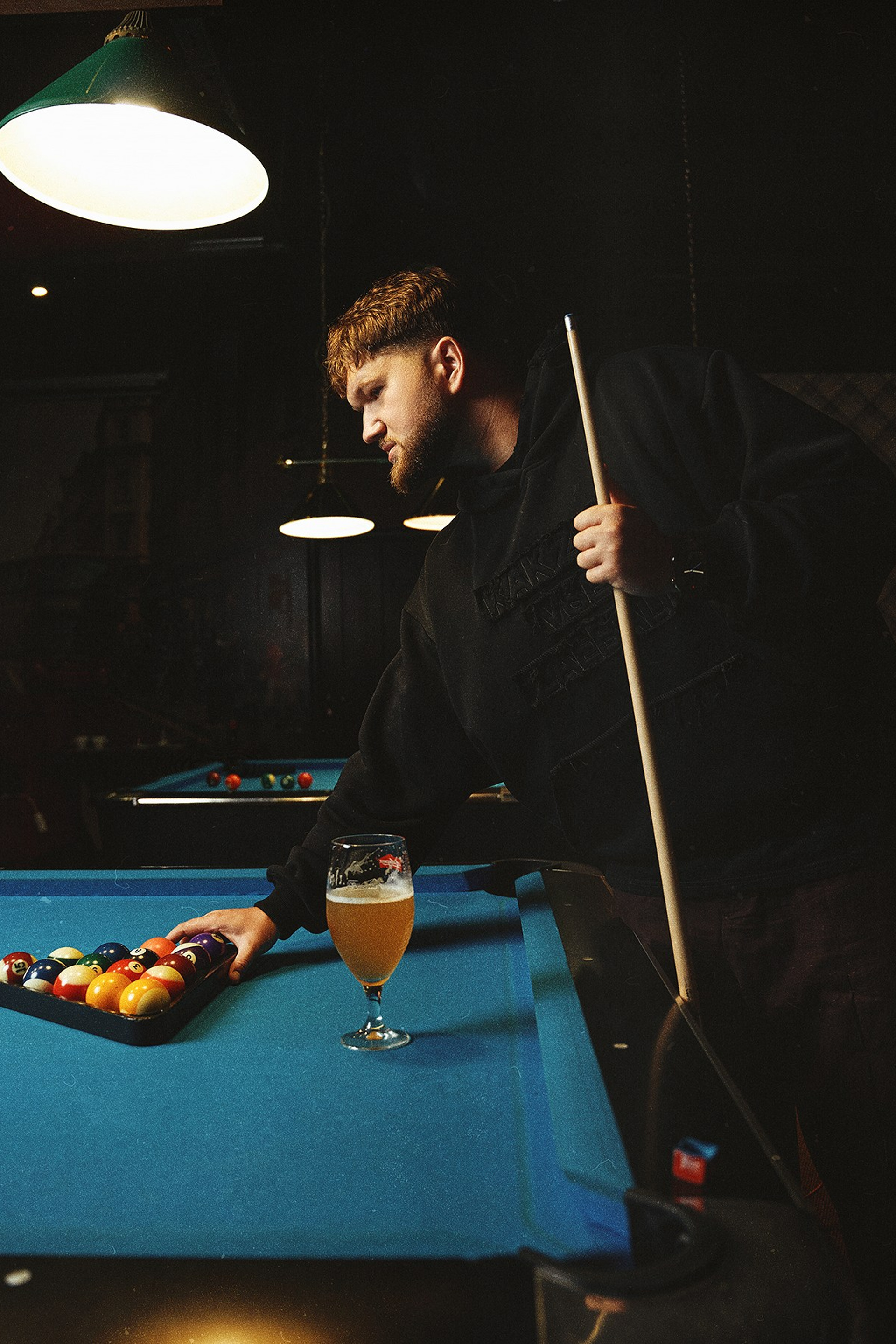 Съёмка мерча Приятного Ильдара. Михаил Евтух — фотограф для брендов и маркетплейсов в Минске