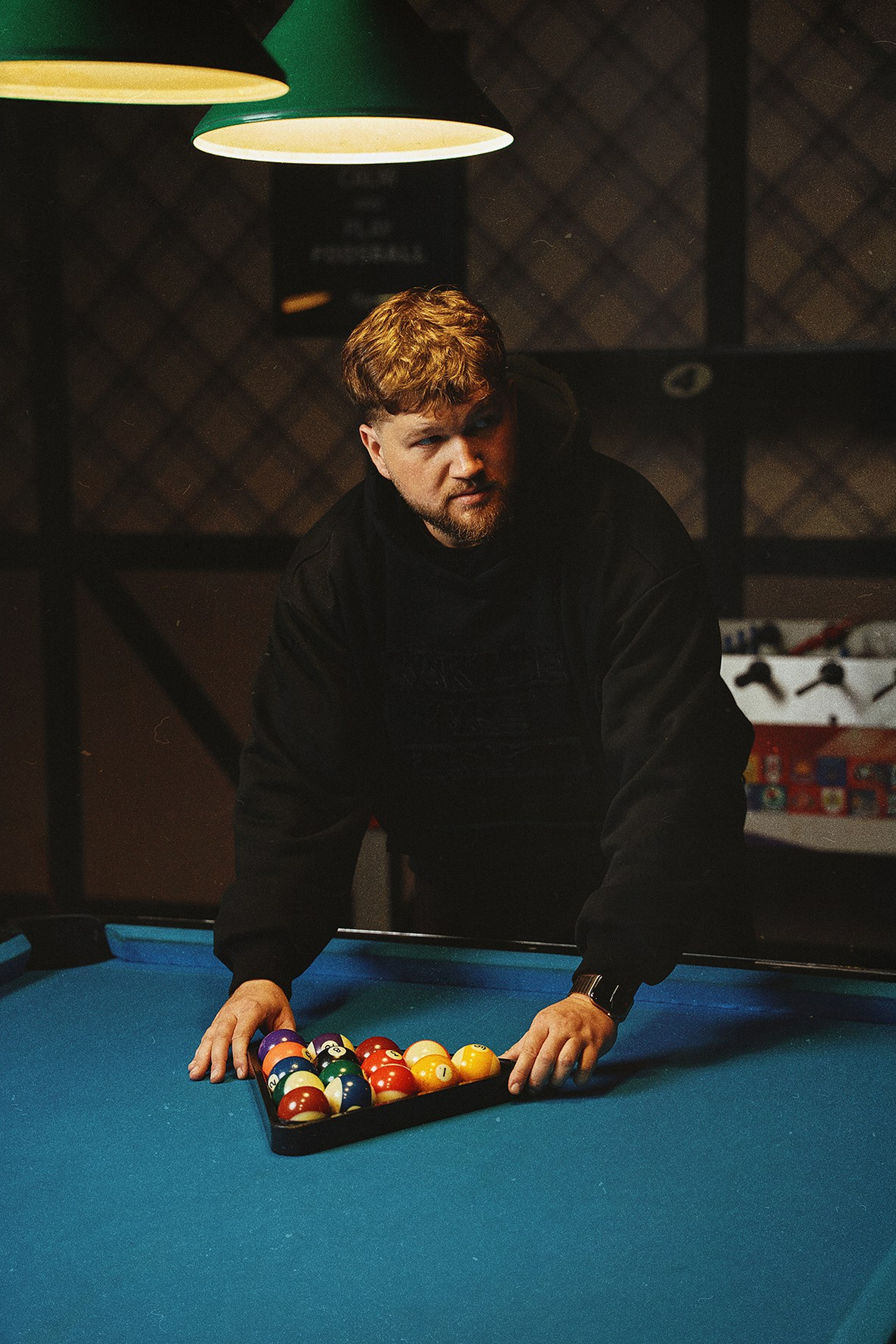 Съёмка мерча Приятного Ильдара. Михаил Евтух — фотограф для брендов и маркетплейсов в Минске