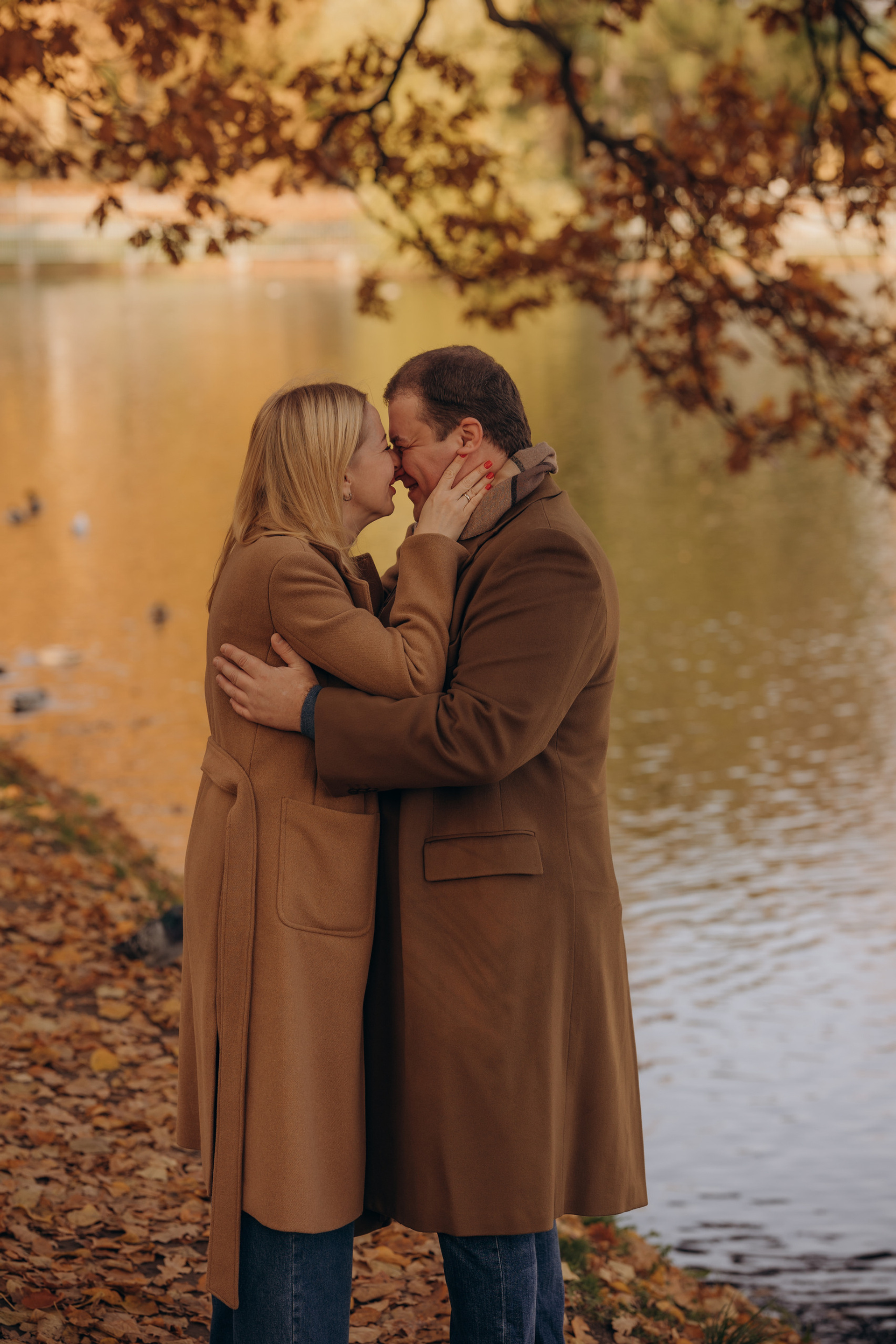 Под шелест листьев