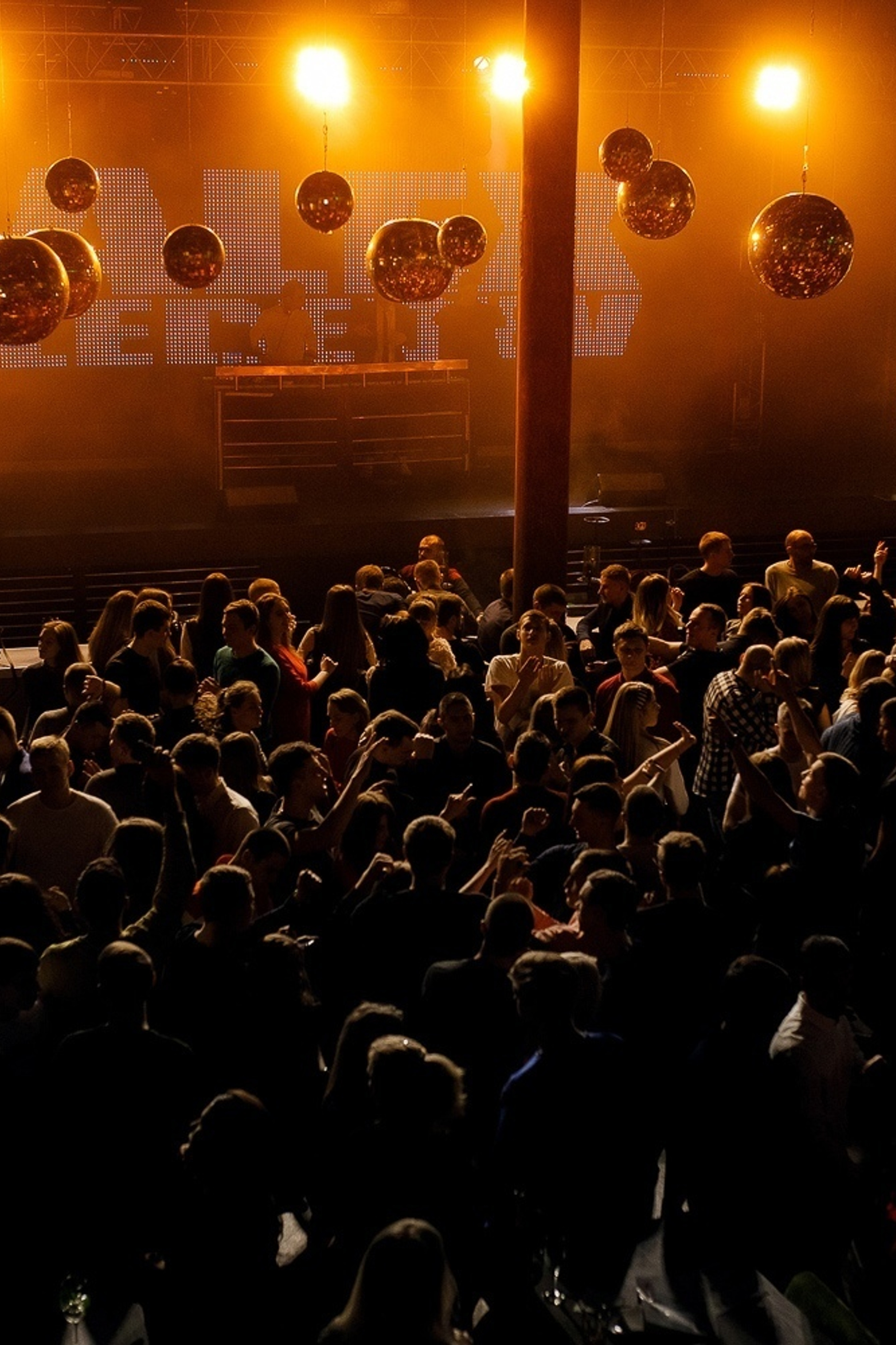 Мама Люба 22 декабря — SOUND OF MAMA LUBA. Максим Бондарев, коммерческий фотограф для бизнеса | Курск