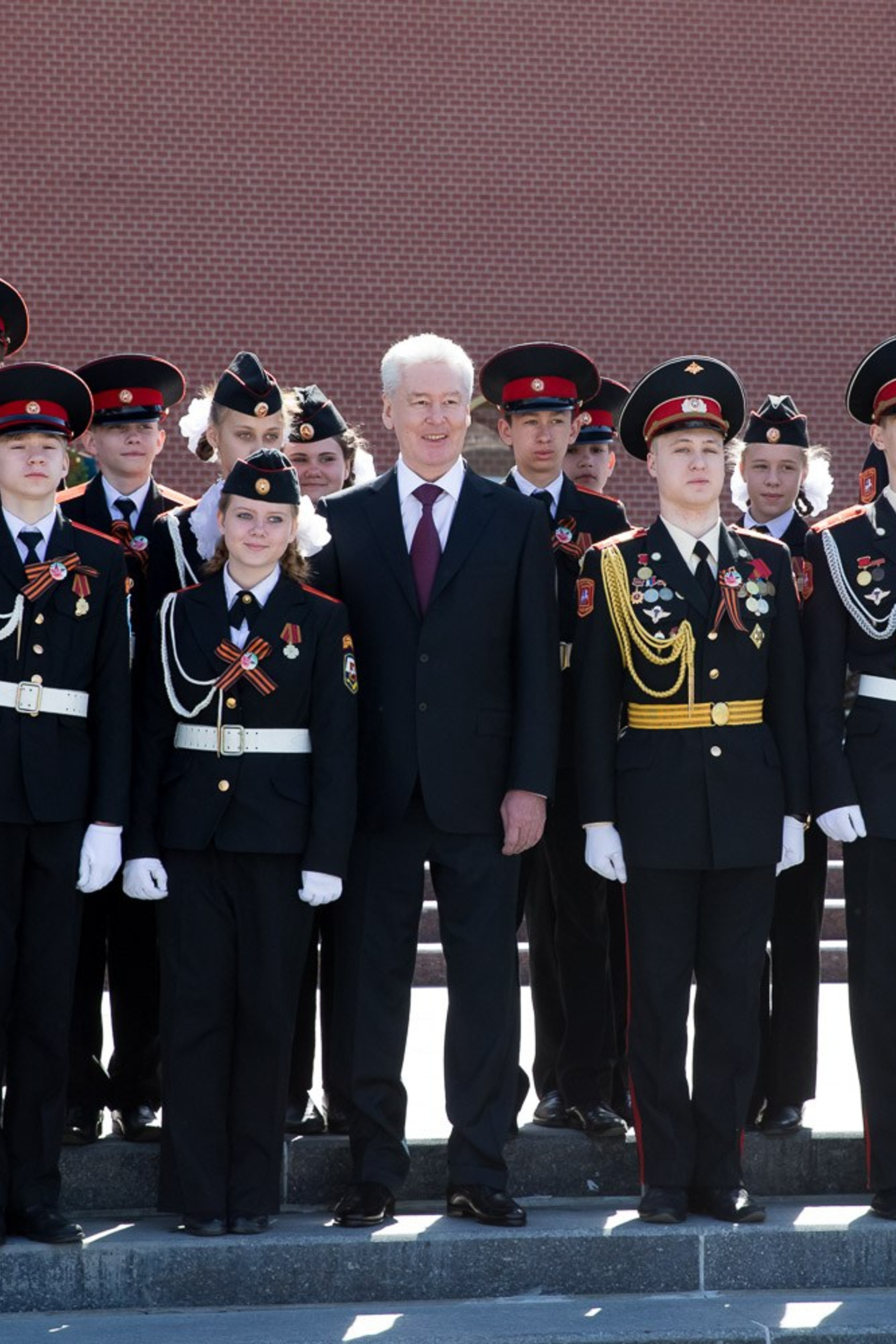 Возложение цветов Вечному огню