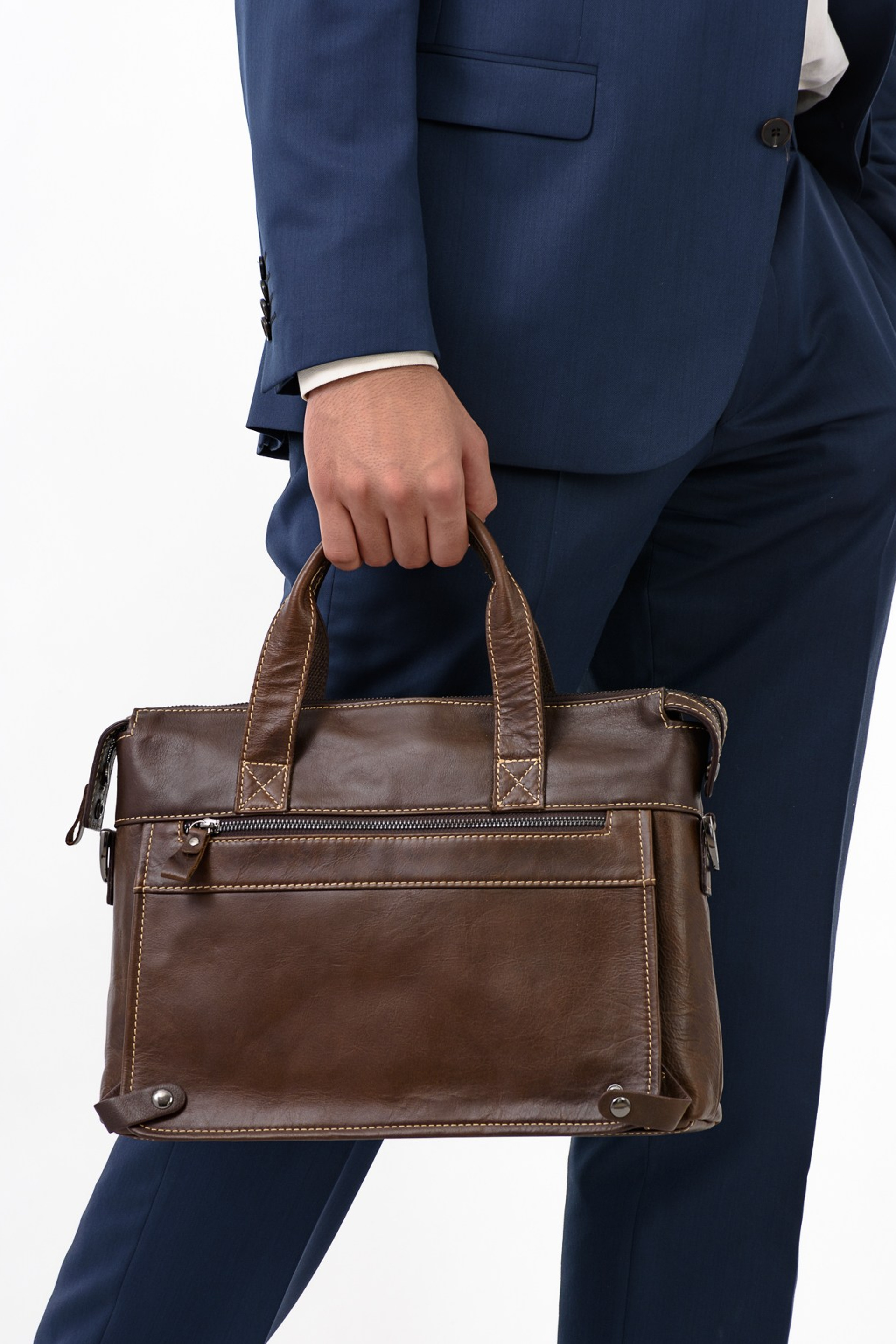 Профессиональная съемка мужской одежды и аксессуаров. Gramy-studio: фото, видео, инфографика и 3D визуализация для маркетплейсов