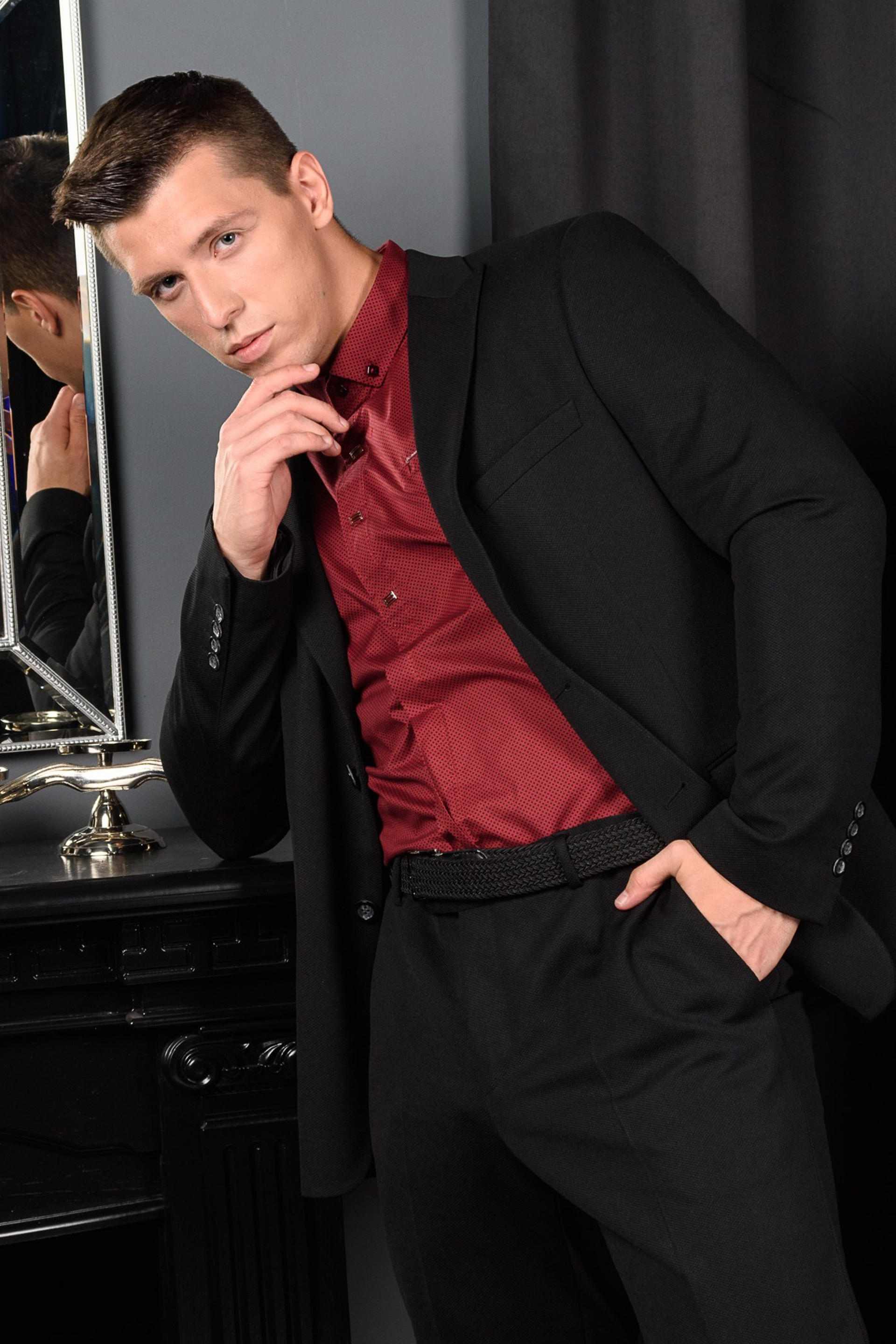 Профессиональная съемка мужской одежды и аксессуаров. Gramy-studio: фото, видео, инфографика и 3D визуализация для маркетплейсов