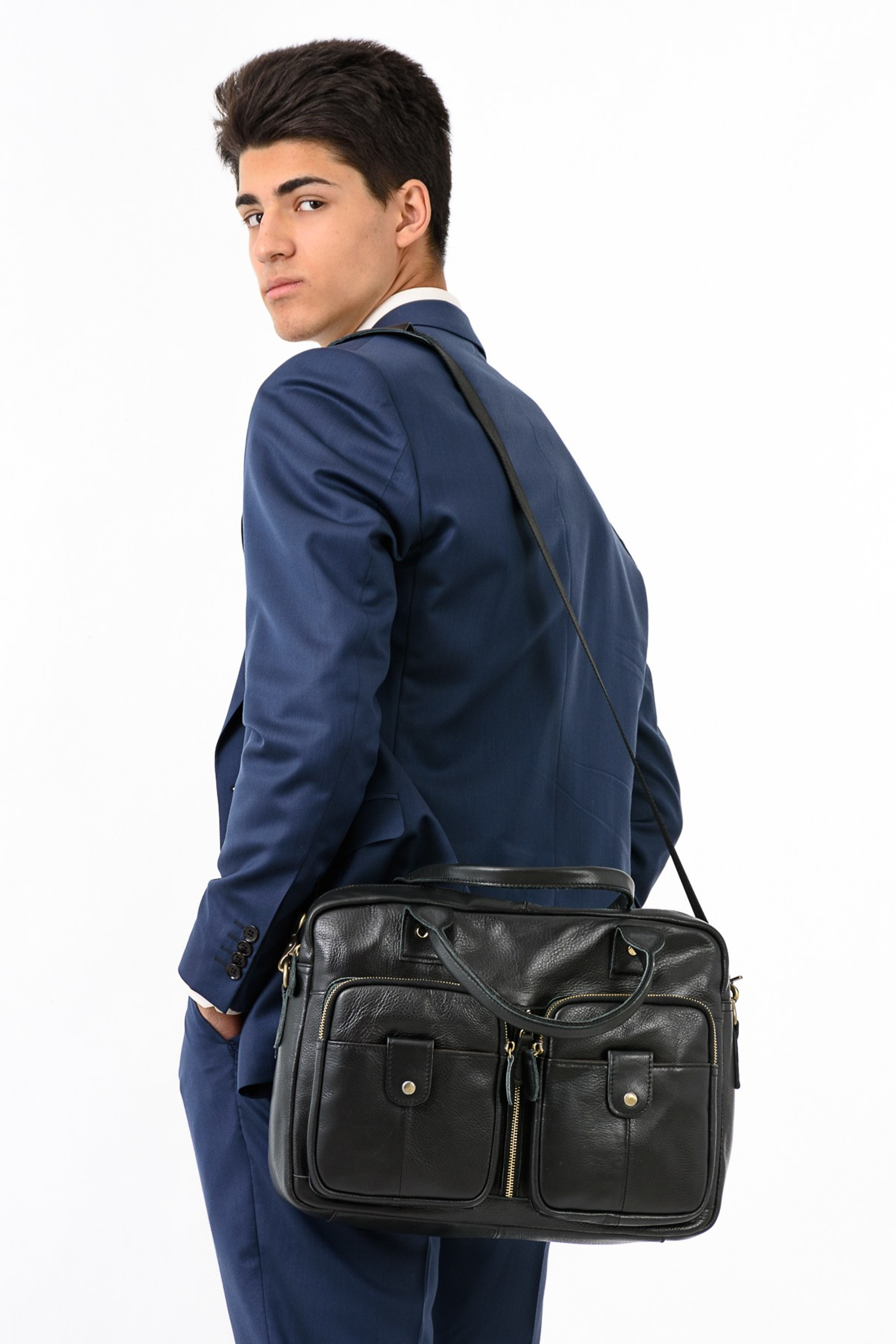 Профессиональная съемка мужской одежды и аксессуаров. Gramy-studio: фото, видео, инфографика и 3D визуализация для маркетплейсов