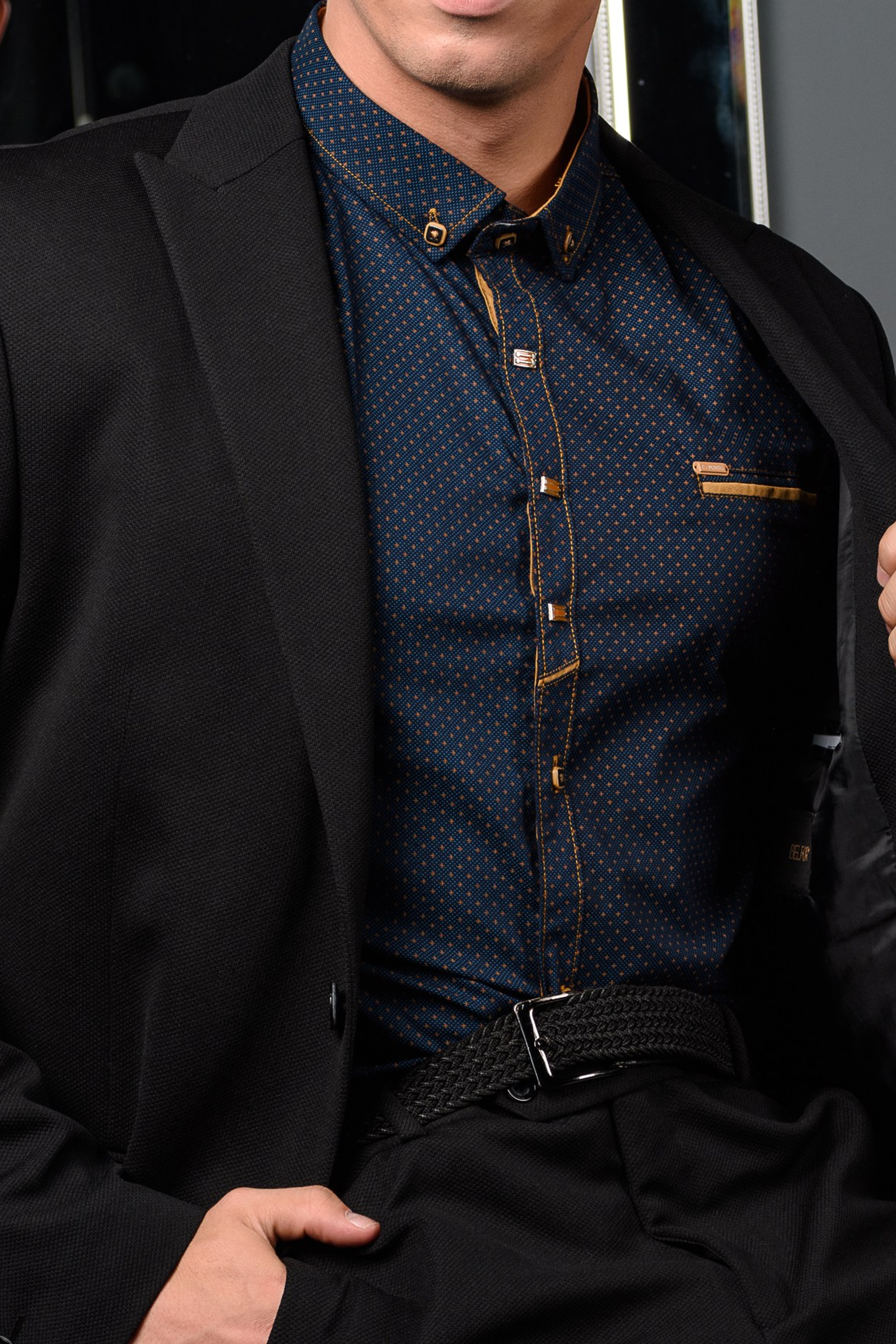 Профессиональная съемка мужской одежды и аксессуаров. Gramy-studio: фото, видео, инфографика и 3D визуализация для маркетплейсов