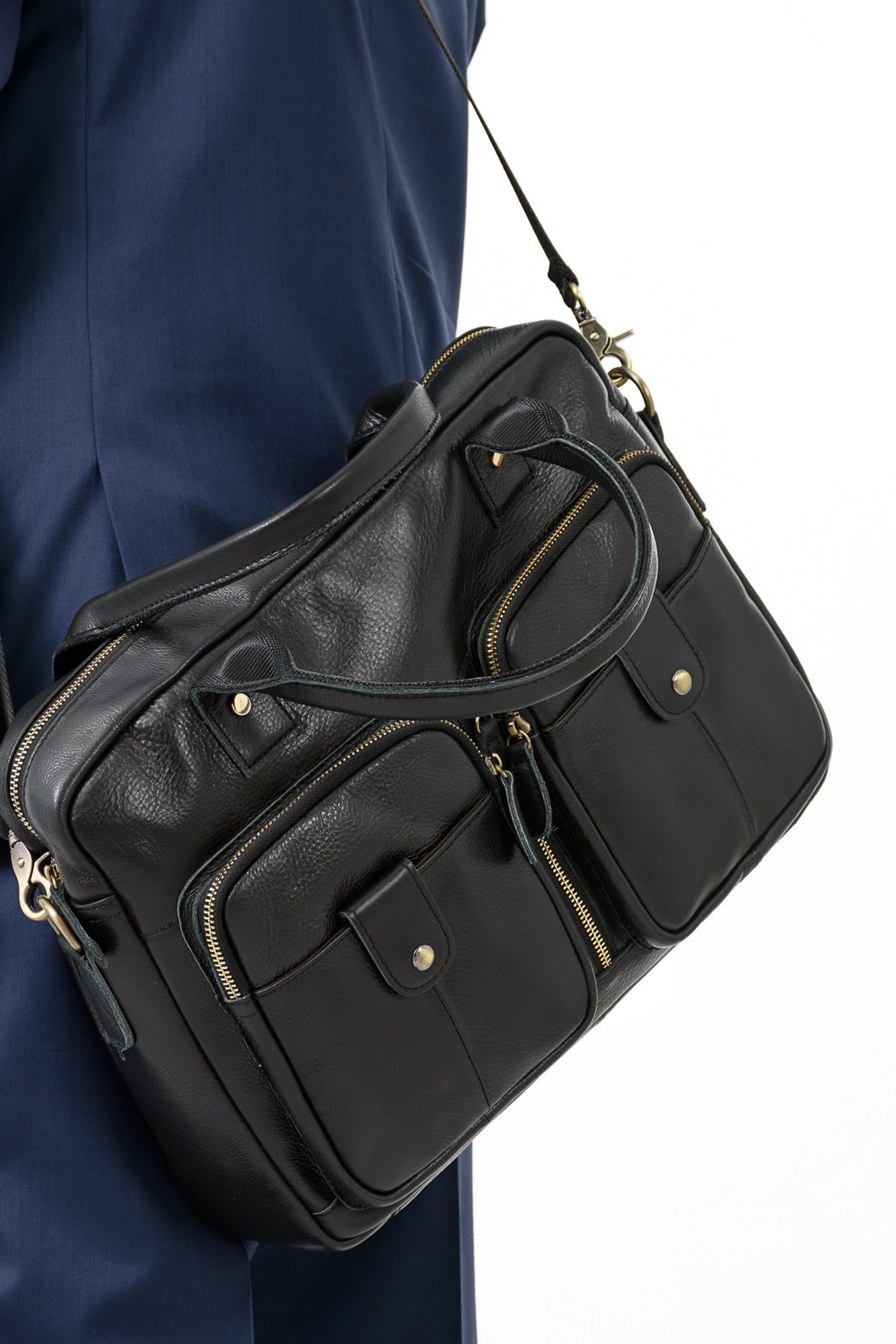 Профессиональная съемка мужской одежды и аксессуаров. Gramy-studio: фото, видео, инфографика и 3D визуализация для маркетплейсов