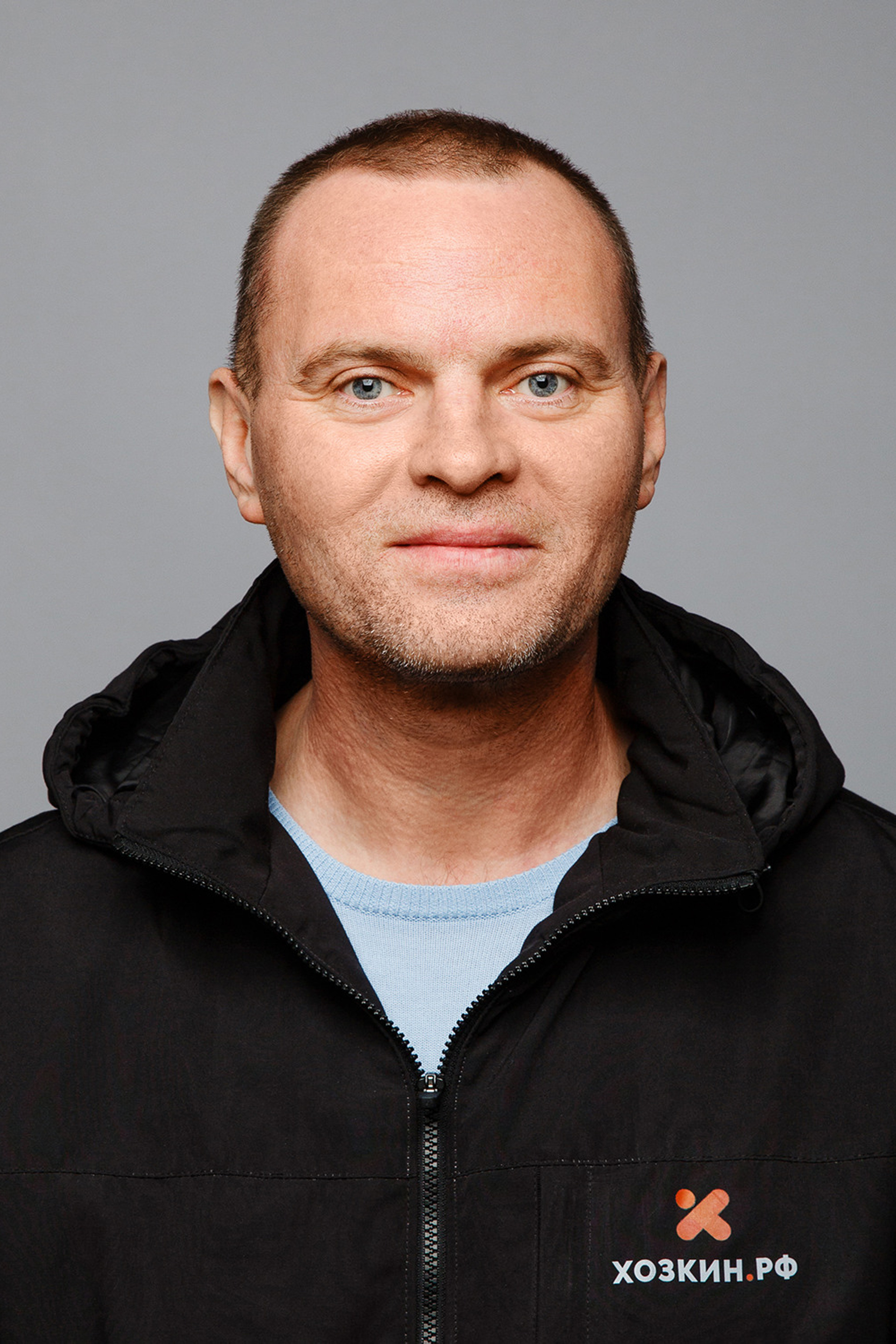 Портретная фотосъёмка сотрудников компании для сайта Хозкин.рф