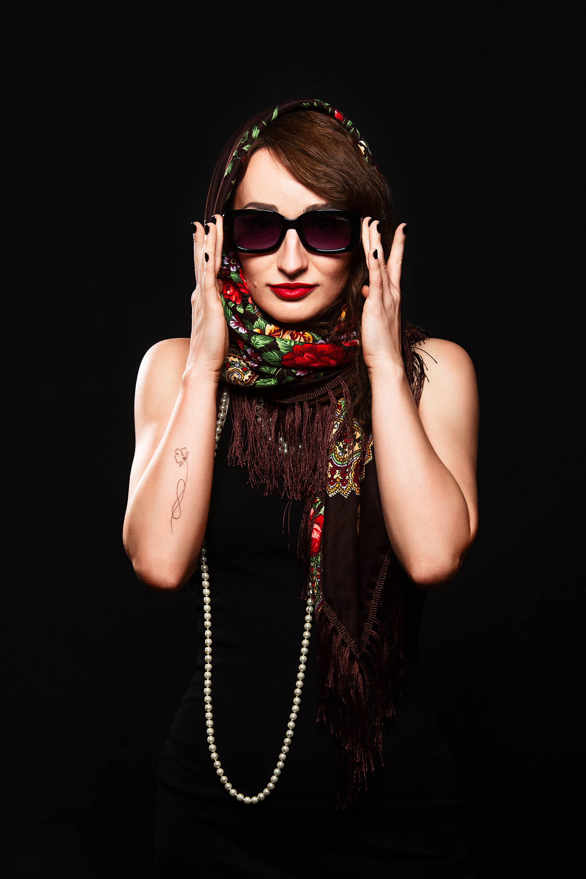 Фотосессия на черном фоне для Любы.