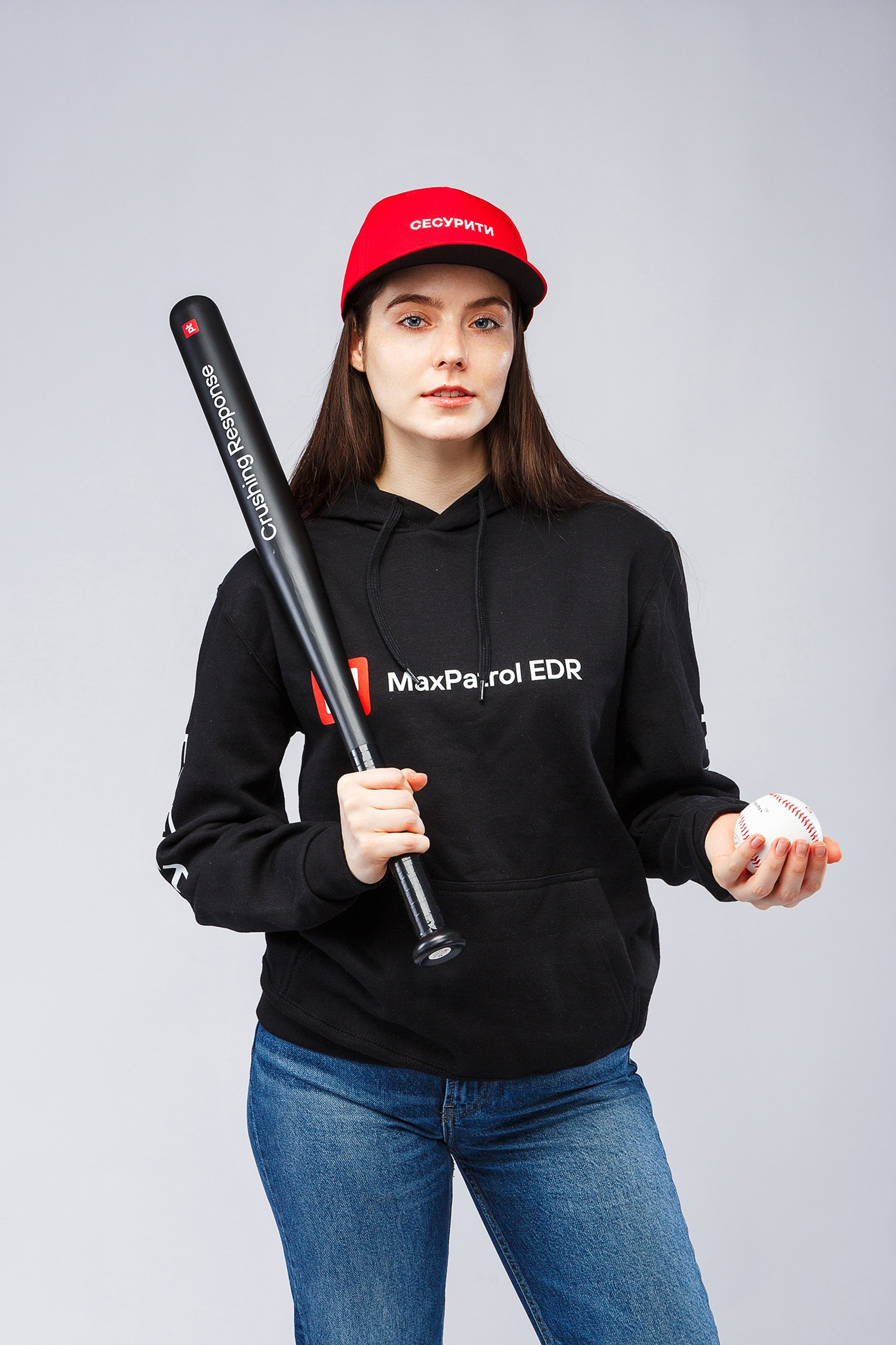 Фотосъёмка сувенирной продукции на модели.