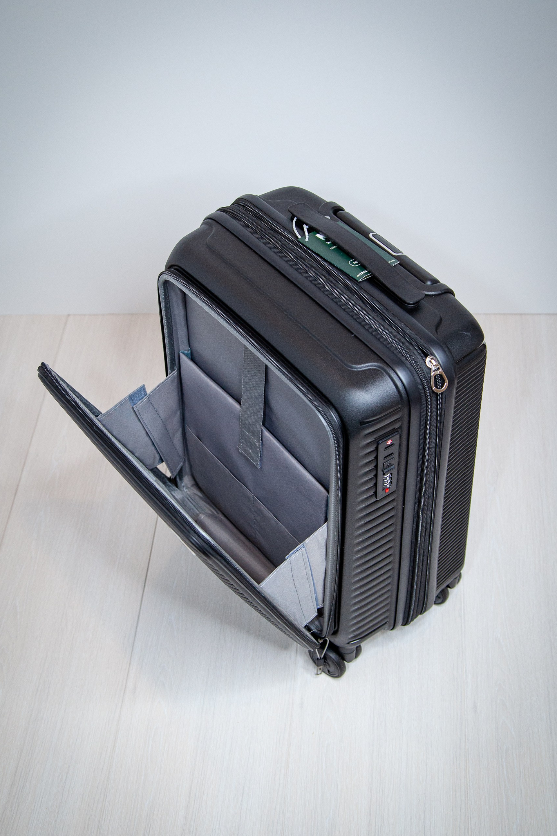 Купить чемодан ручная кладь на колесах 55×37×25. Купить чемодан на колесах в Москве