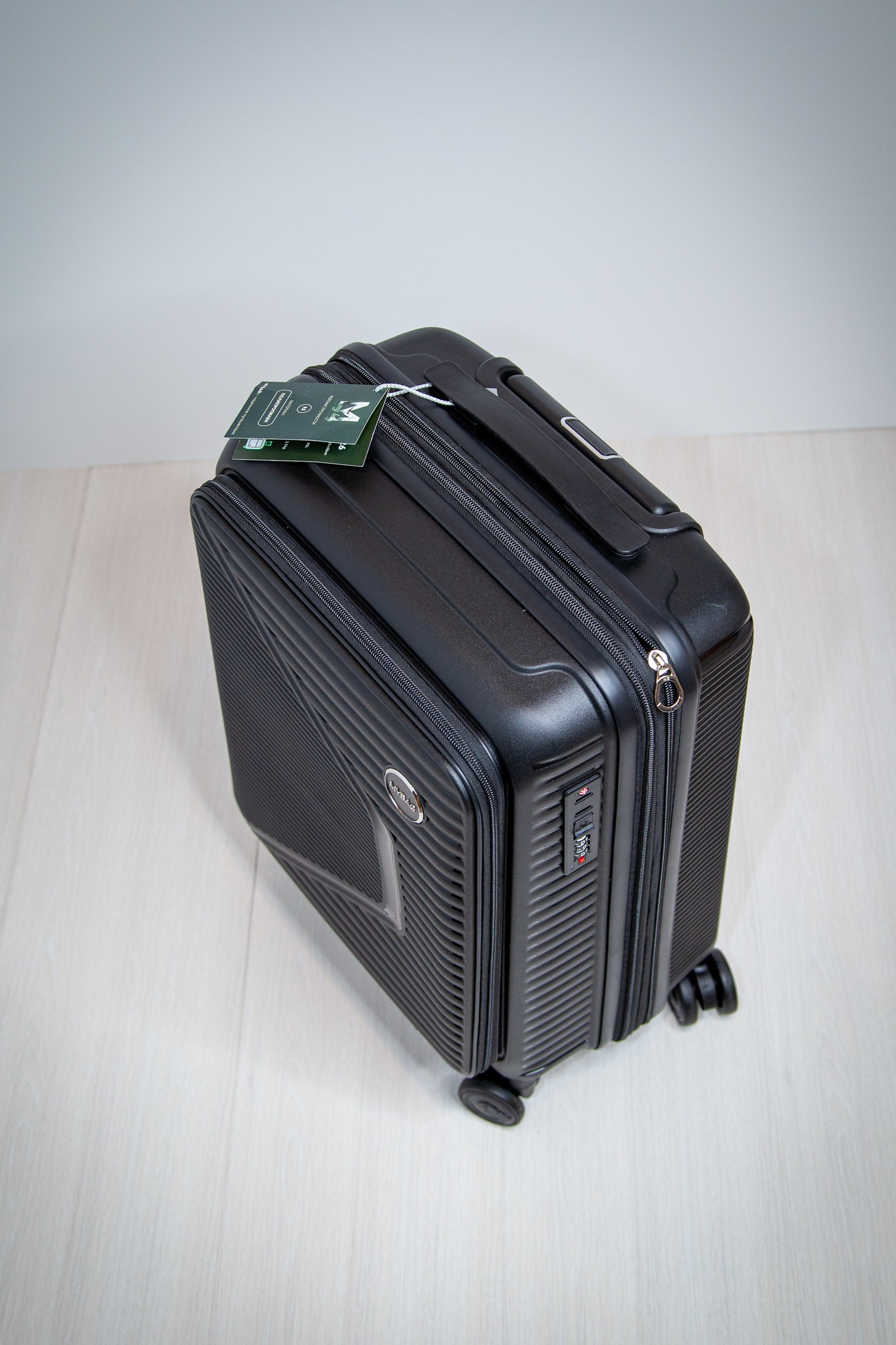 Купить чемодан ручная кладь на колесах 55×37×25. Купить чемодан на колесах в Москве