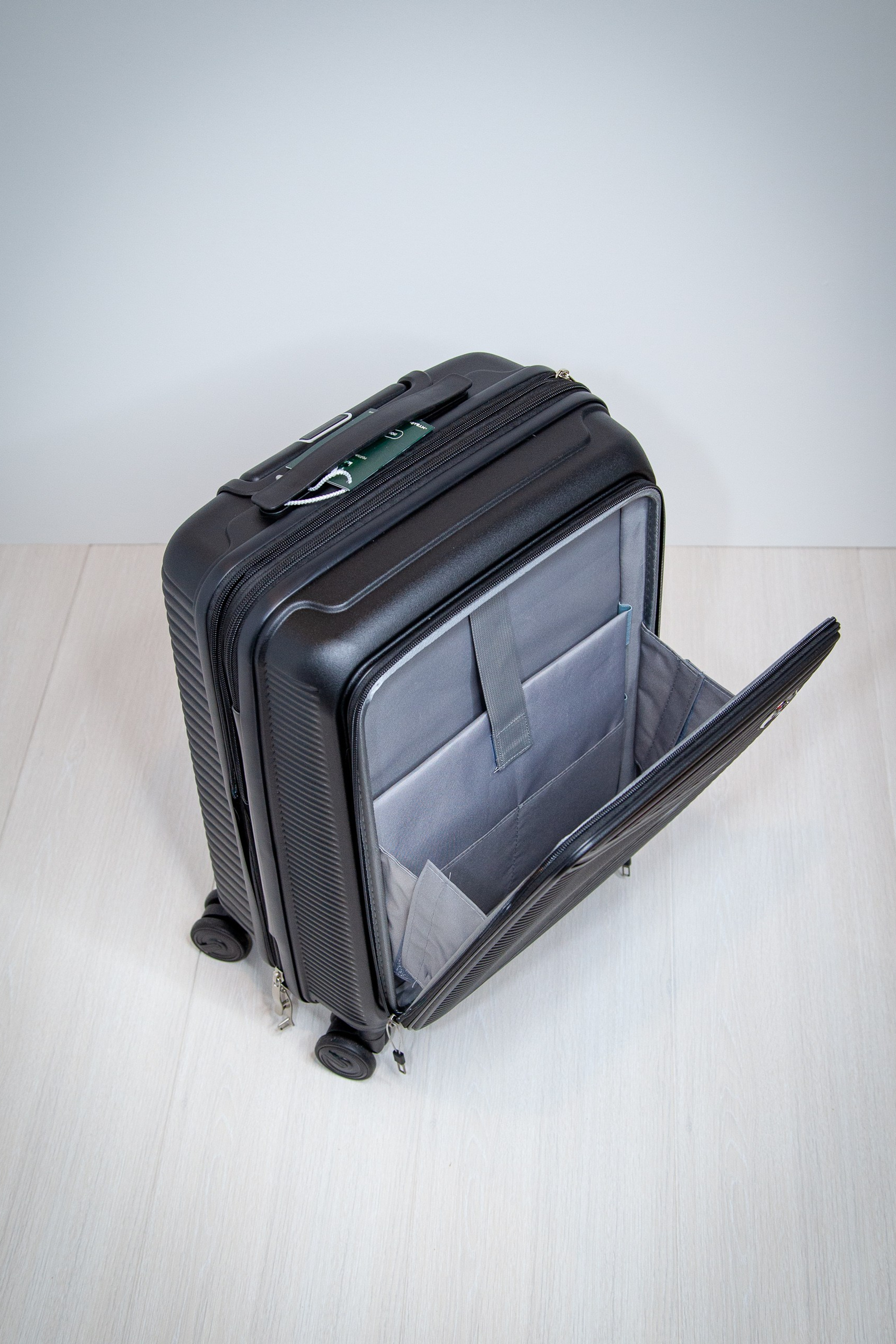 Купить чемодан ручная кладь на колесах 55×37×25. Купить чемодан на колесах в Москве