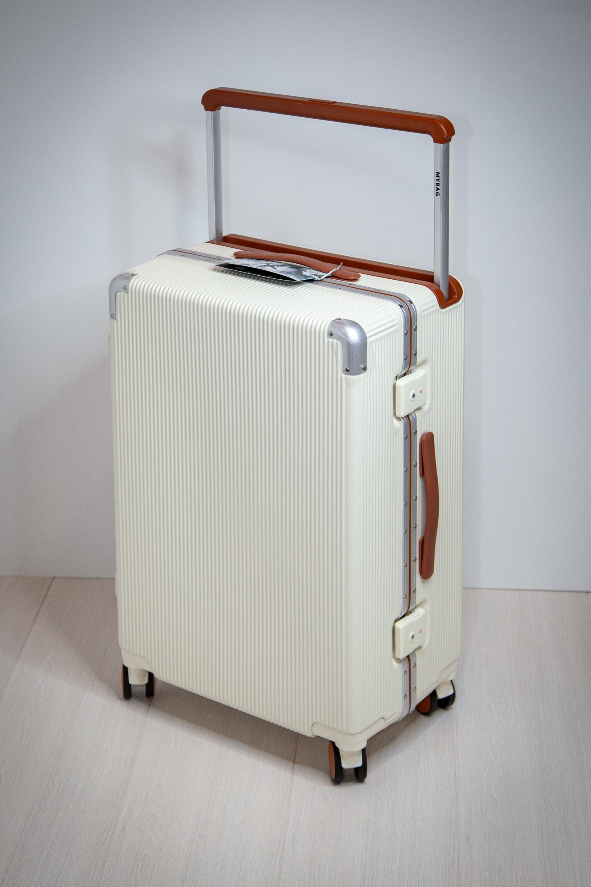 Из поликарбоната