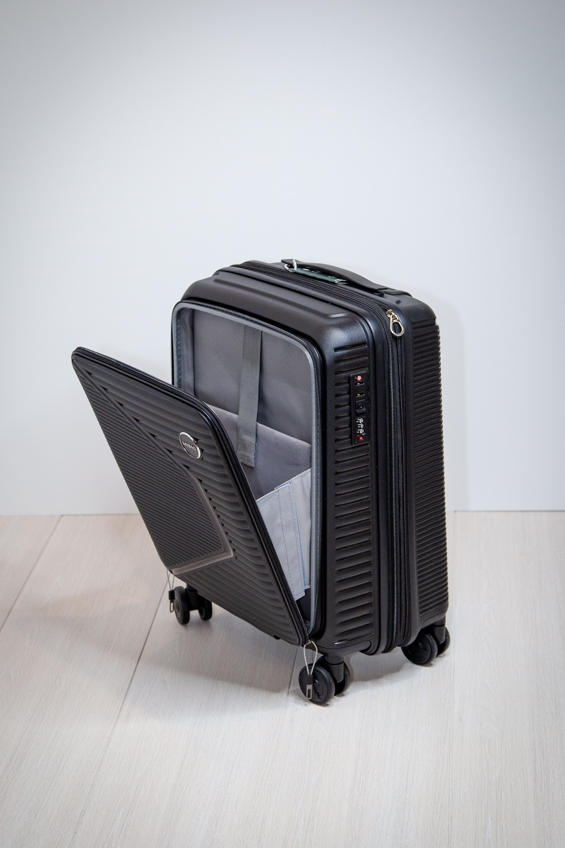 Чемодан 55×40×25 полипропилен