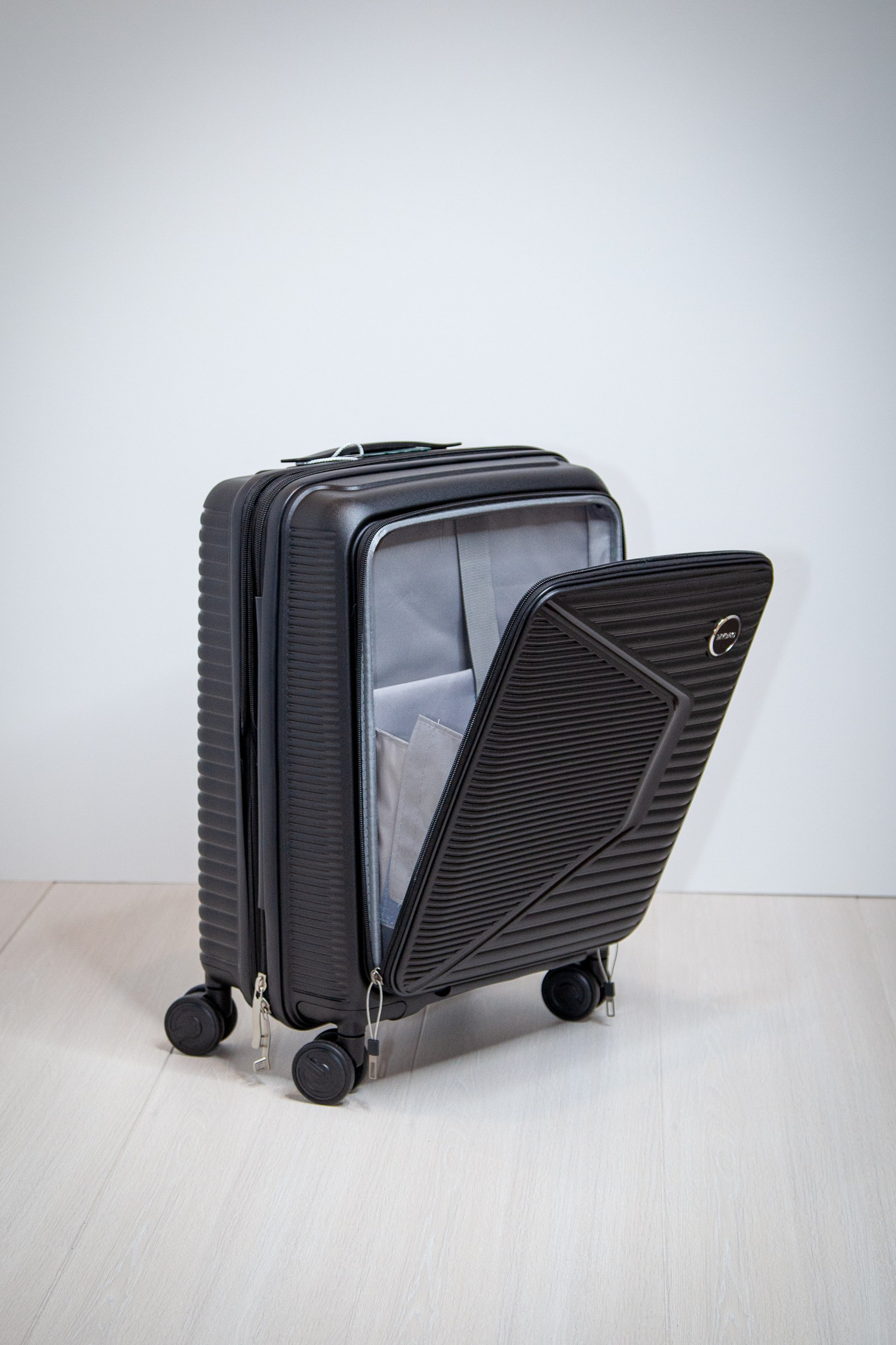 Купить чемодан ручная кладь на колесах 55×37×25. Купить чемодан на колесах в Москве