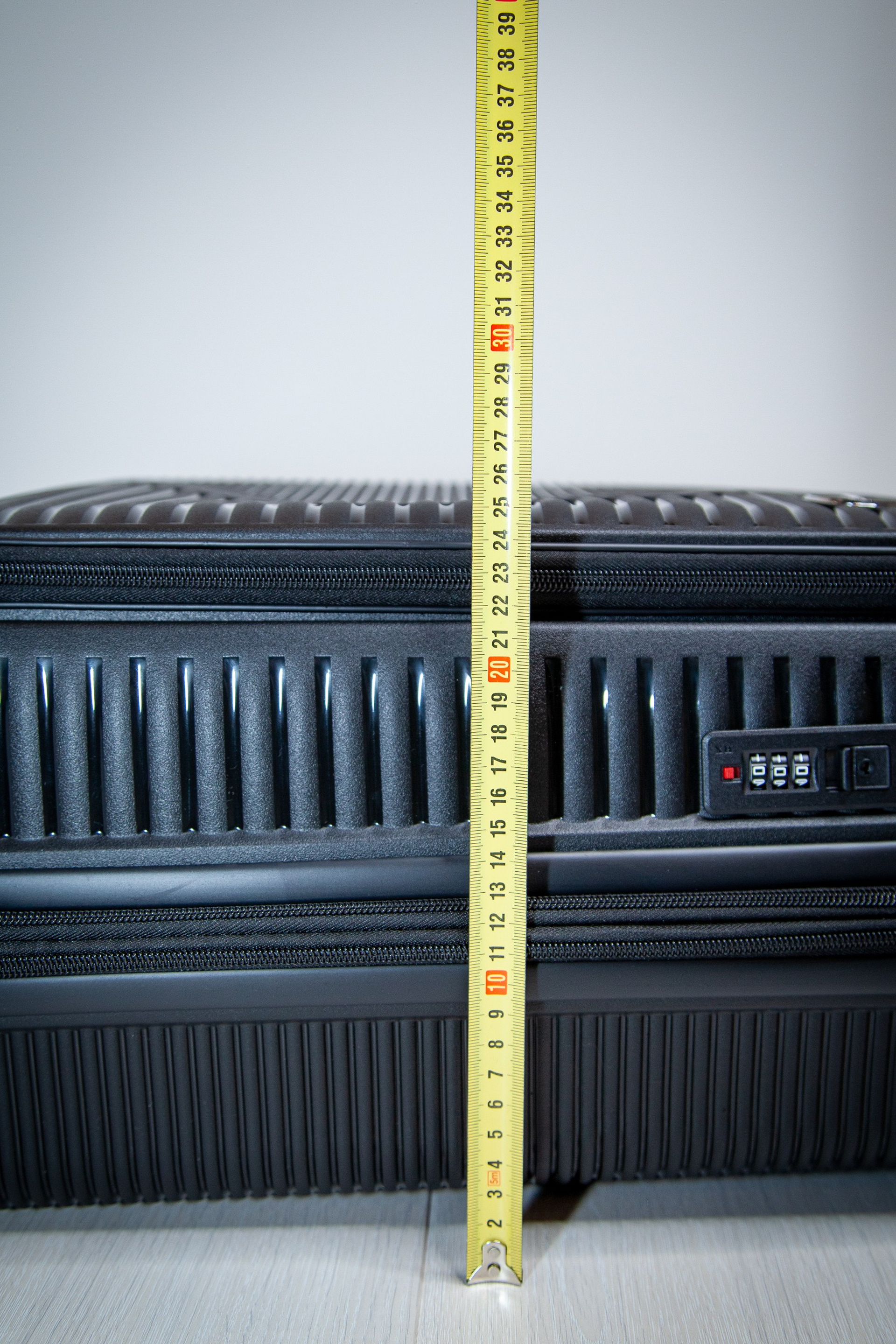 Купить чемодан ручная кладь на колесах 55×37×25. Купить чемодан на колесах в Москве