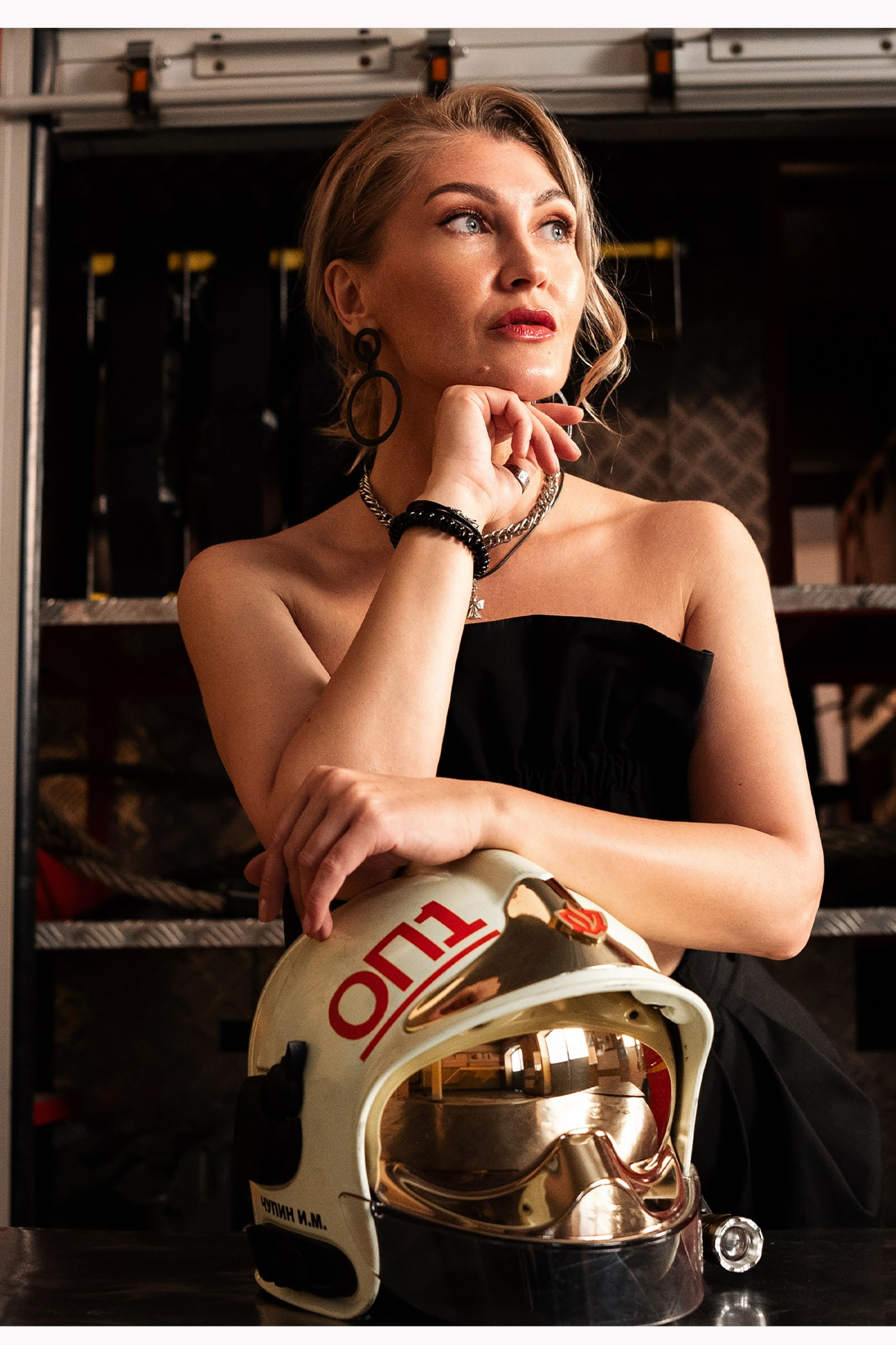 Валентина — портретная съемка в пожарной части. Фотограф в Екатеринбурге Мария Меньщикова