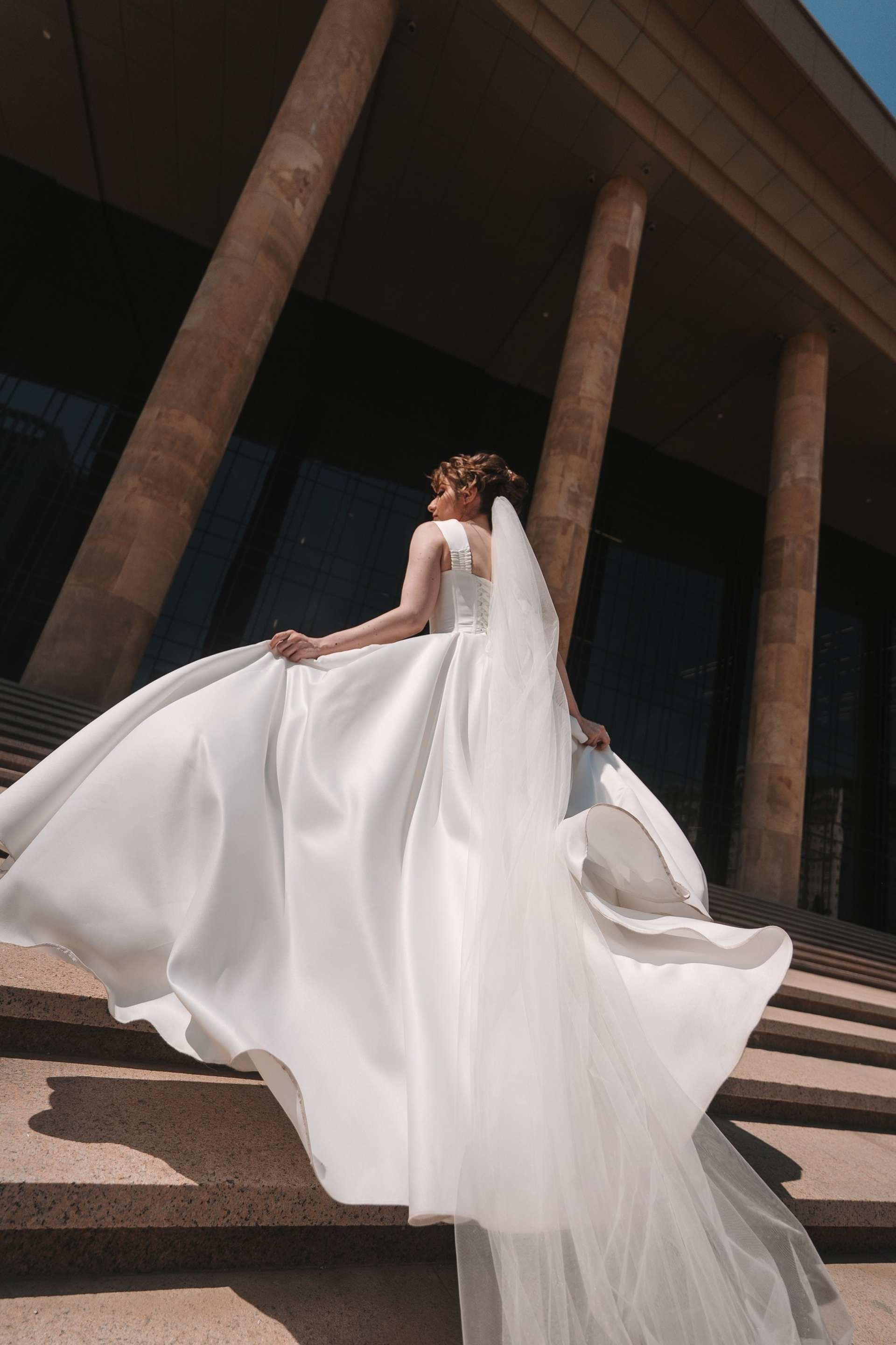 16 апреля 2022 года мне посчастливилось снимать одну из самых красивых свадеб сезона! Погода радовала, настроение было на высоте, а локации