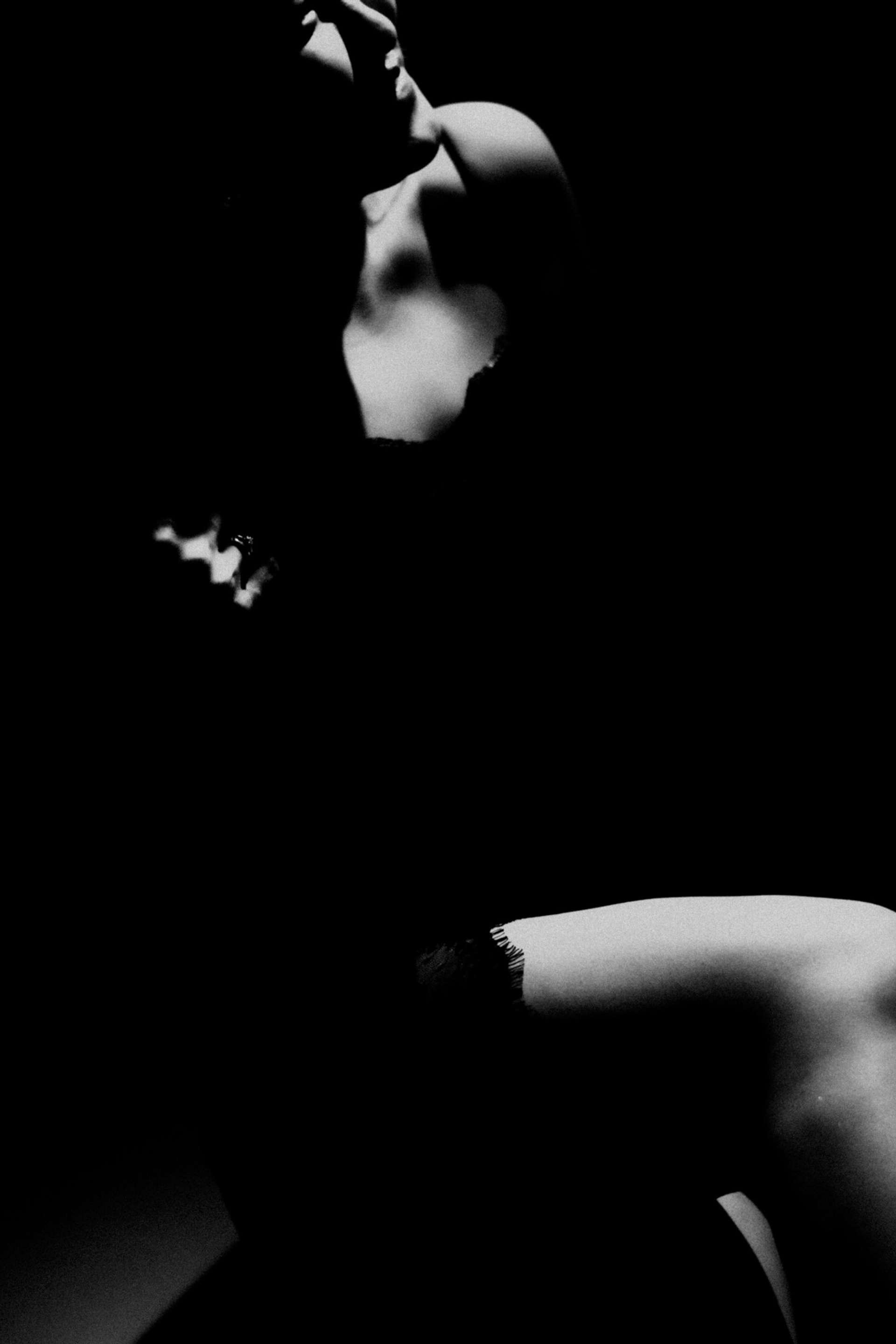 Фотограф в Тюмени — Эстетичная женская фотосессия в студии. Портретный фотограф Тюмень Дарья Мустафина